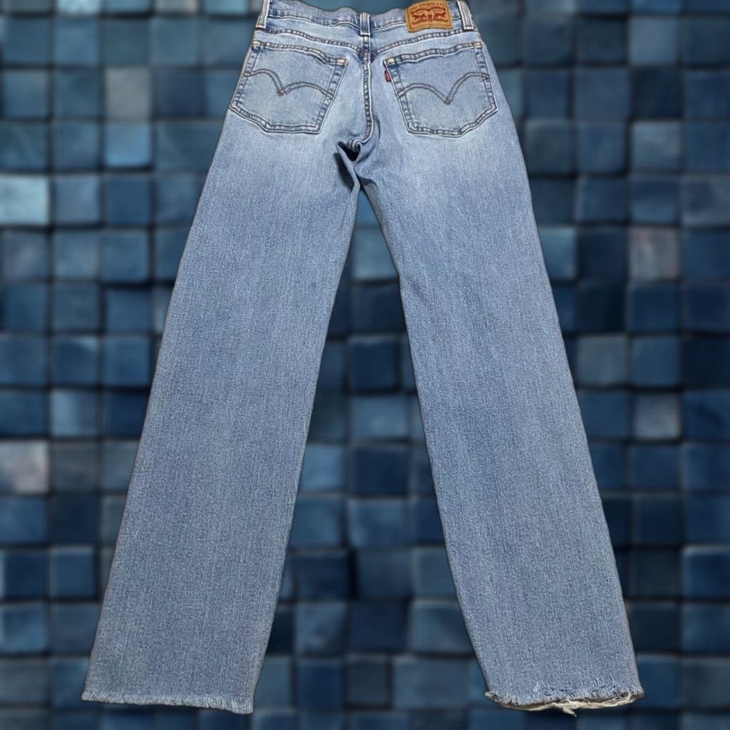 Levi's VINTAGE Levi's Womens 25 Jeans Blue Denim Medium Wash Wedgie Straight Raw Hem Distressed Size 42" / US 20 - 1 Thumbnail