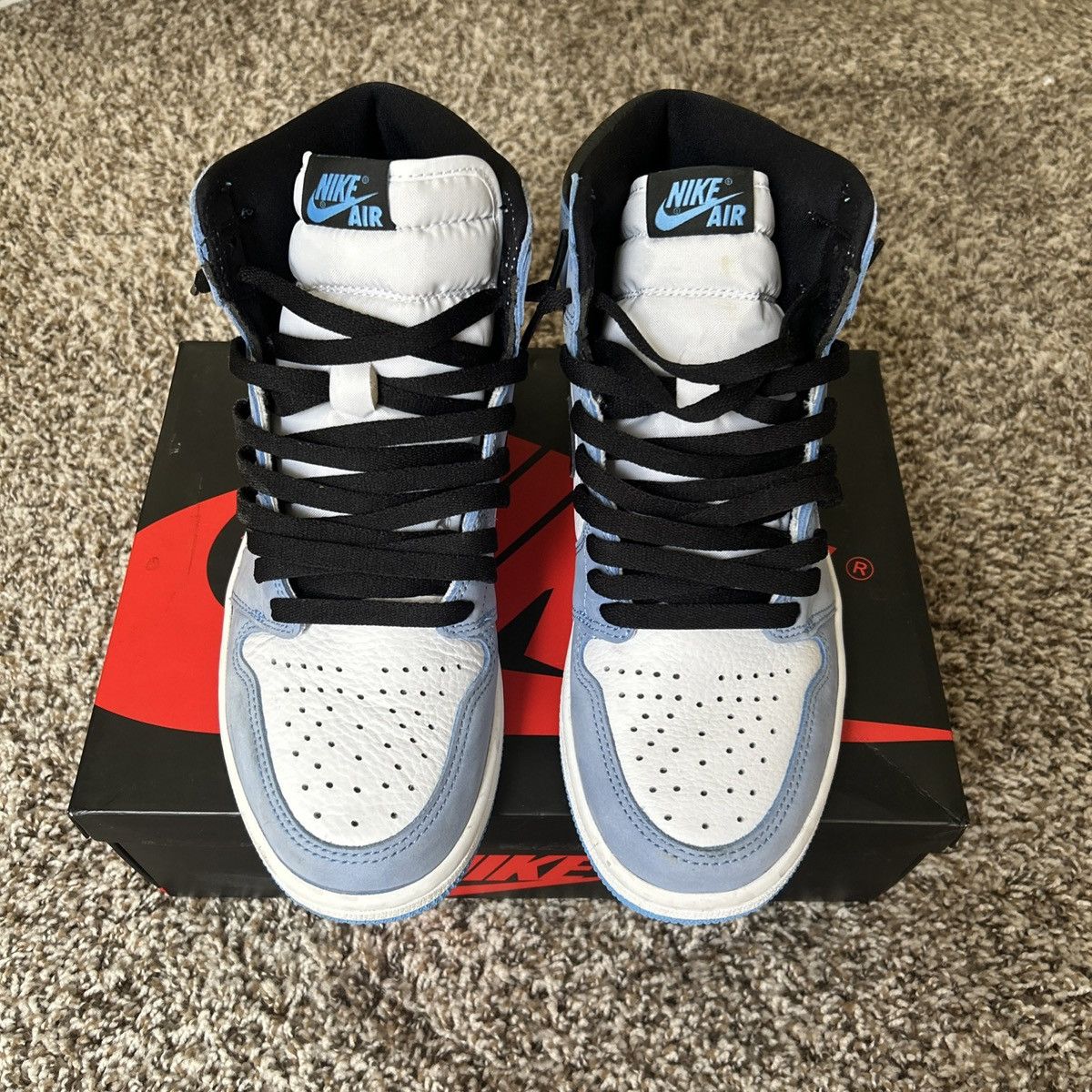 Jordan Brand Air Jordan 1 Retro High OG UNC University Blue Size US 9 / EU 42 - 4 Thumbnail
