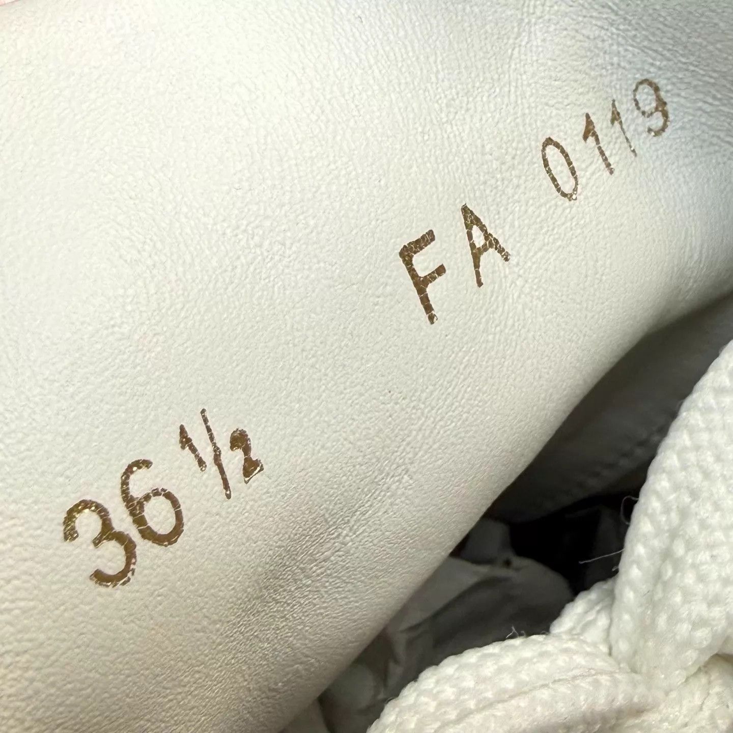 Louis Vuitton LV Time Out Monogram White Pink Shoe 36.5 99 Size US 6 / IT 36 - 8 Thumbnail