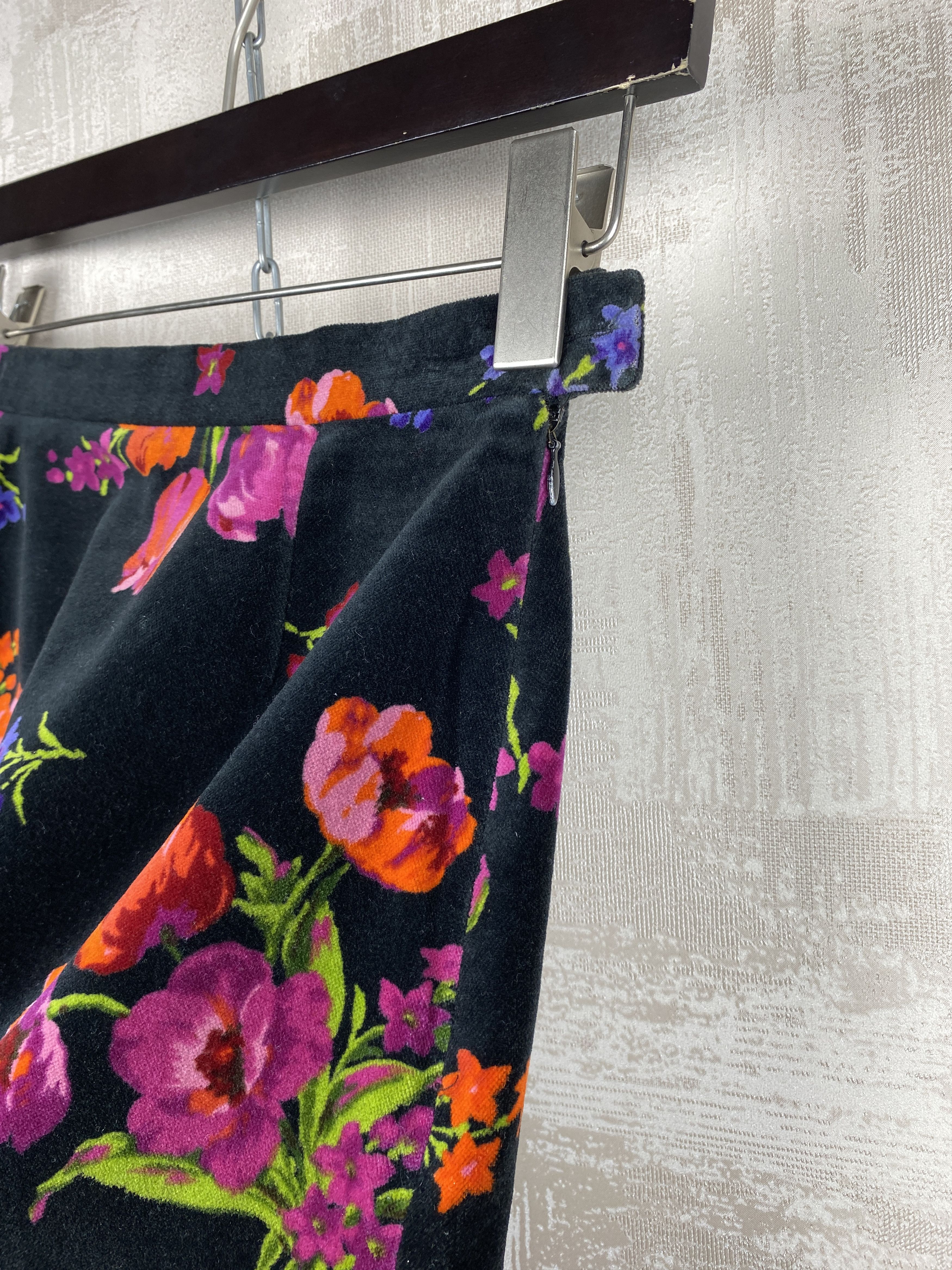 Designer × Kenzo Vintage Rare Kenzo Jungle Velvet Cotton Floral Mini Skirt Size 27" / US 4 / IT 40 - 3 Thumbnail