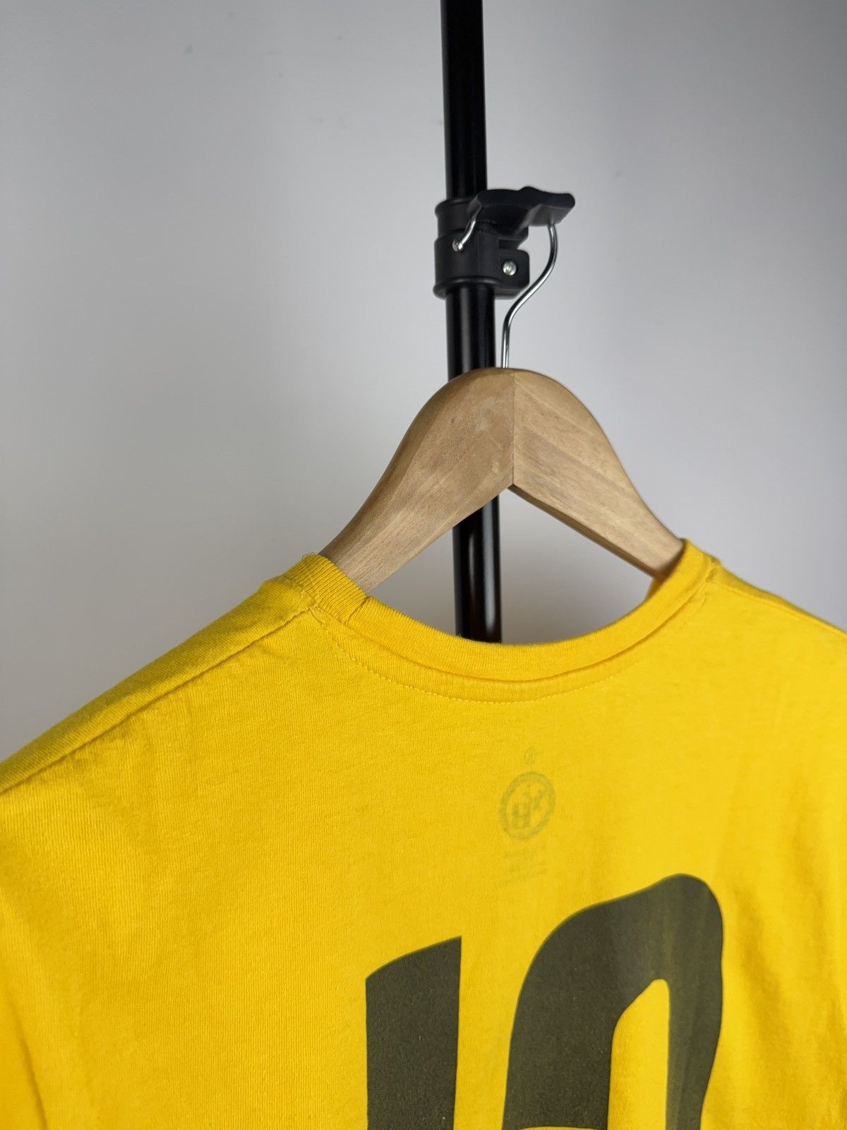 Vintage Vintage 00s FC BBC Young Boys Soccer Jersey T Shirt Size US S / EU 44-46 / 1 - 5 Thumbnail