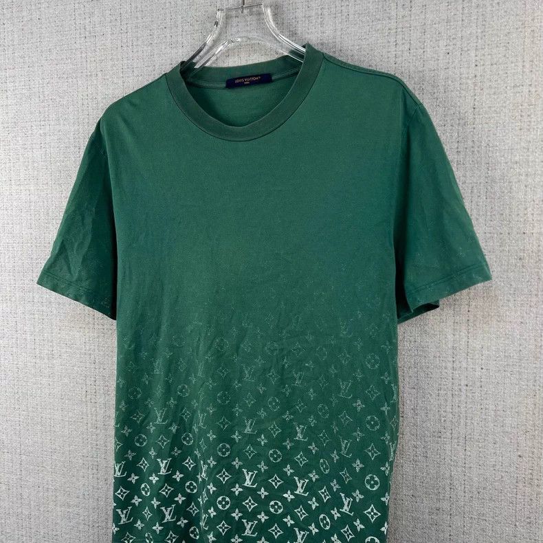 Louis Vuitton Louis Vuitton FW23 Logo Gradient Full Print Round Neck Sho Size US XL / EU 56 / 4 - 2 Thumbnail