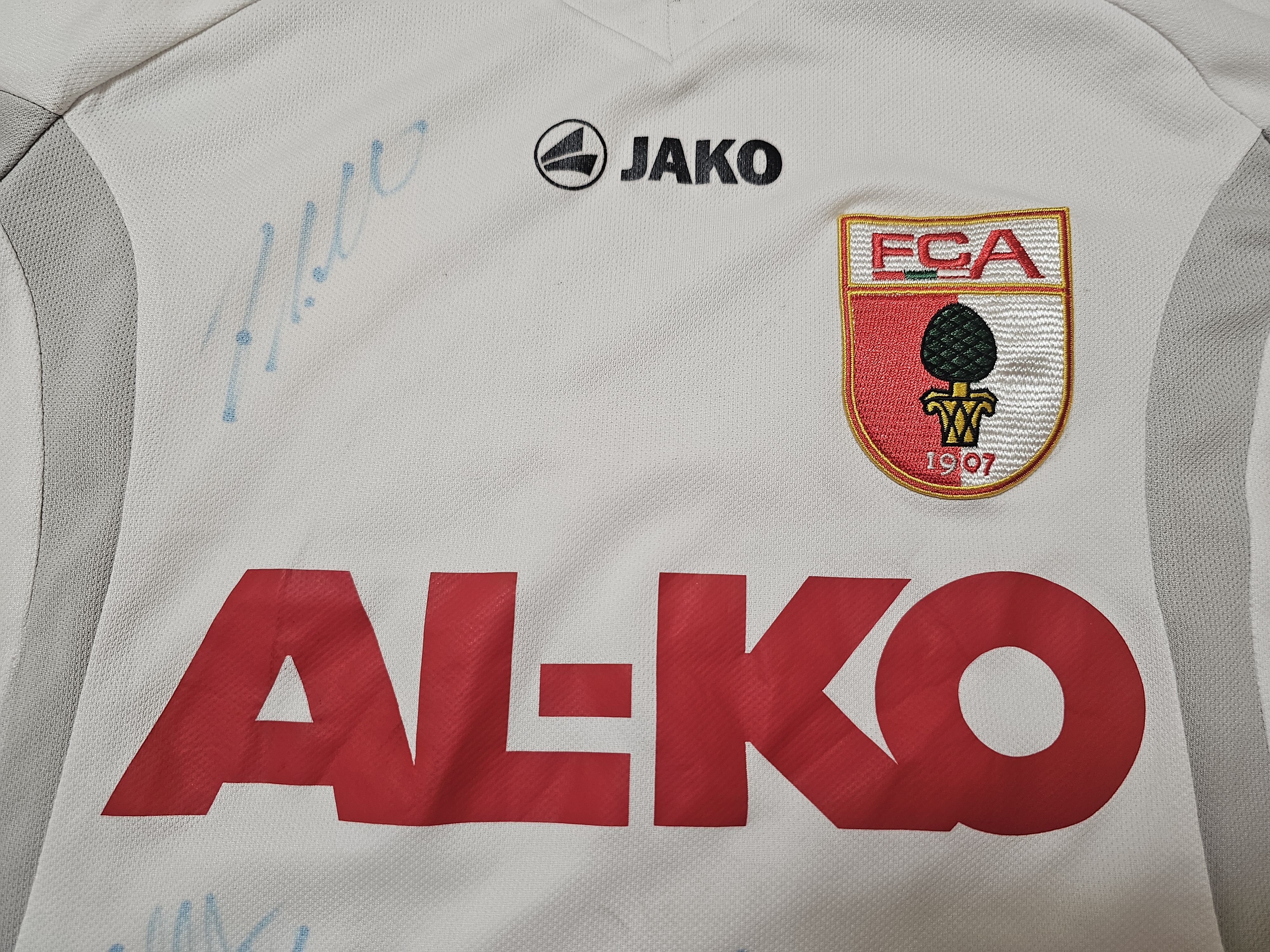 Other AUGSBURG 2011 2012 HOME SIGNET FOOTBALL SHIRT SOCCER JERSEY Size US XS / EU 42 / 0 - 3 Thumbnail