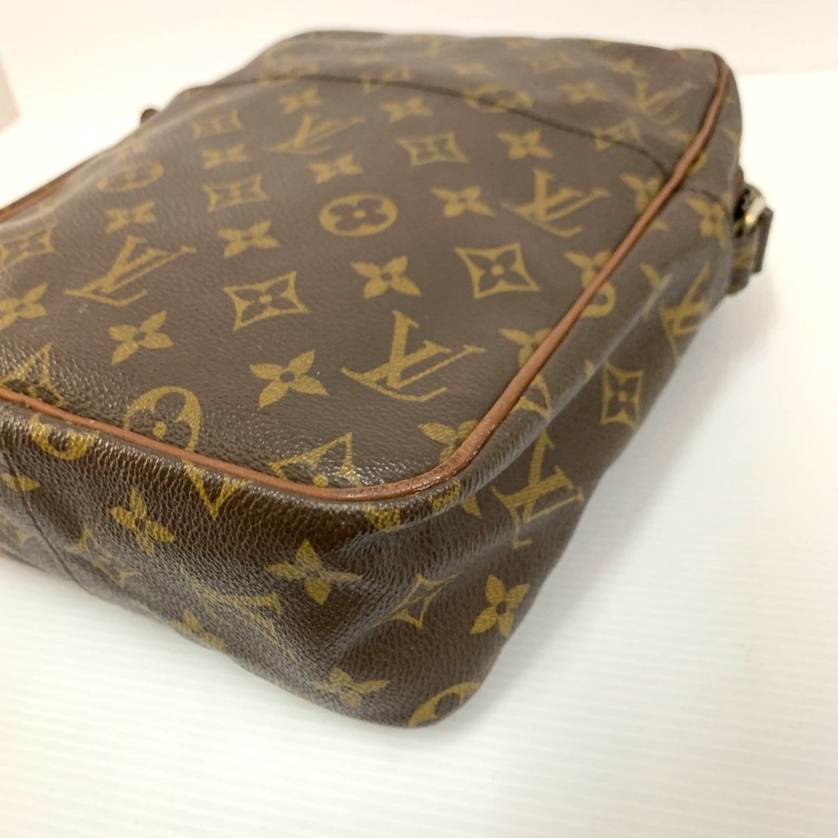 Louis Vuitton Louis Vuitton Monogram Vintage Large Danube Bag Size ONE SIZE - 7 Thumbnail