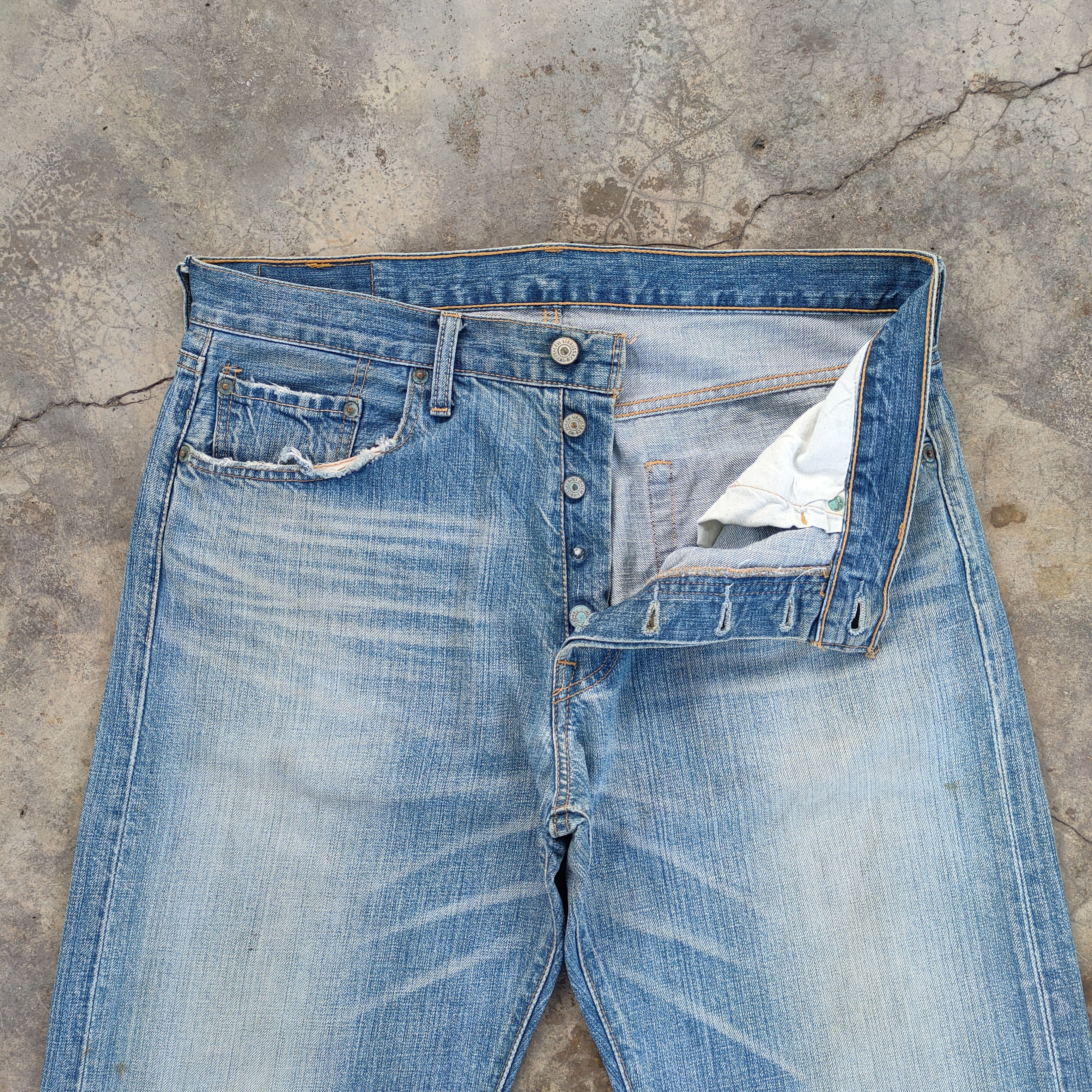 Levi's Vintage Clothing VINTAGE LEVI'S 501 04' FADED RIPPED JEANS DENIM PANTS Size US 35 - 4 Thumbnail