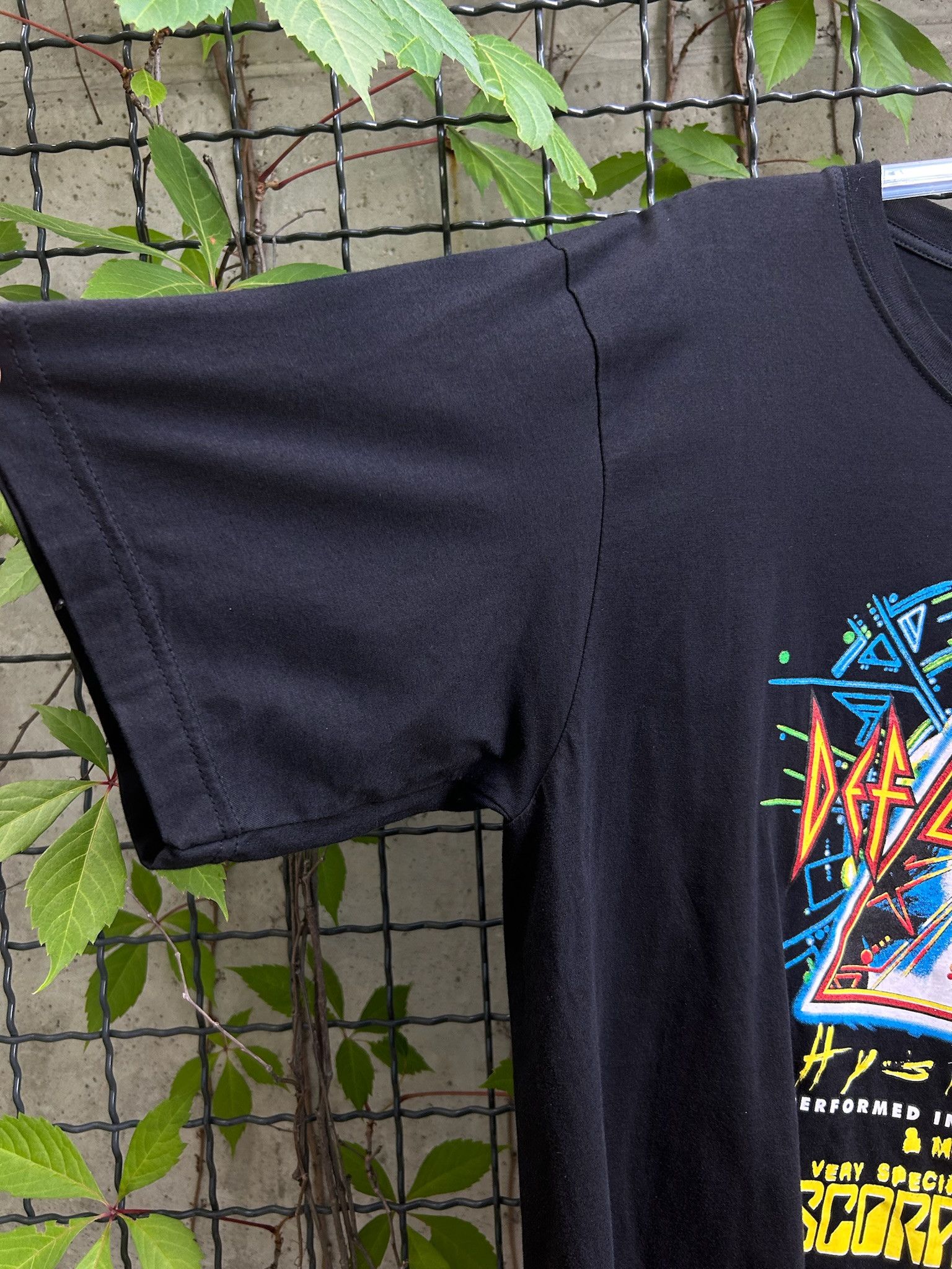 Band Tees Vintage 2018 Def Leppard Scorpions T-shirt Size US XL / EU 56 / 4 - 4 Thumbnail