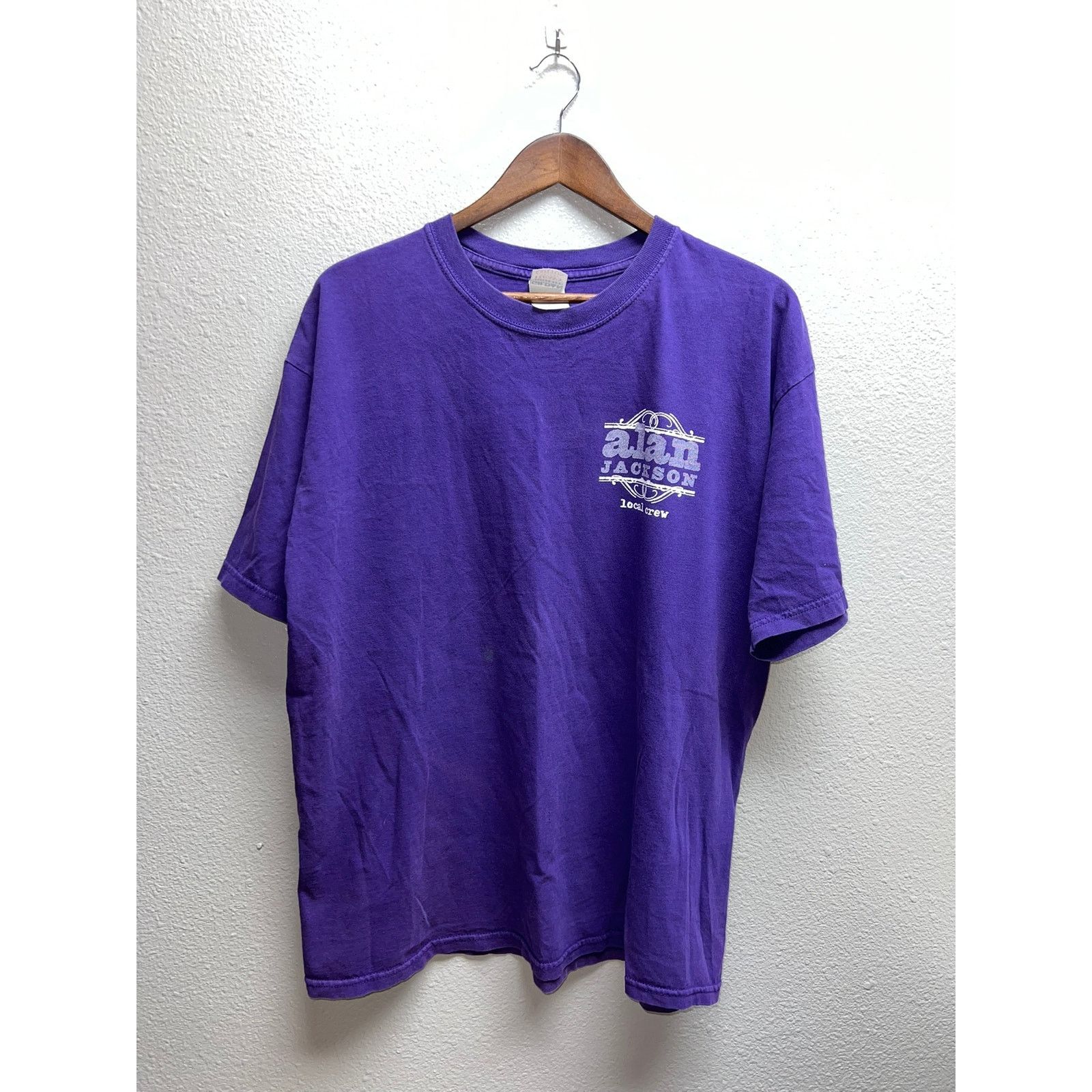 Gildan Vintage Alan Jackson Shirt Local Crew Tour Concert Tee XL Size US XL / EU 56 / 4 - 1 Thumbnail