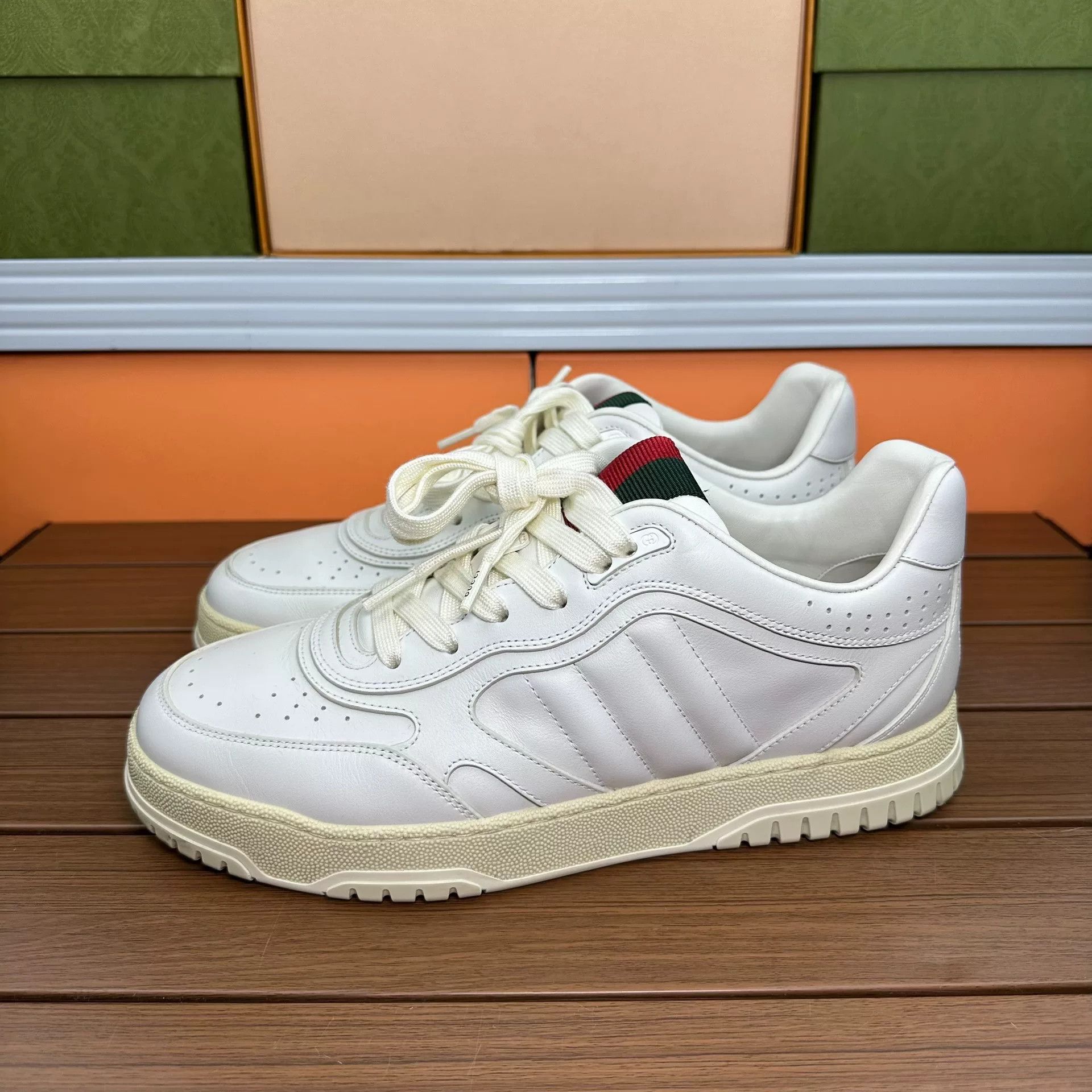 Gucci Gucci Lowtop Sneakers 9 Men Size US 9 / EU 42 - 1 Thumbnail