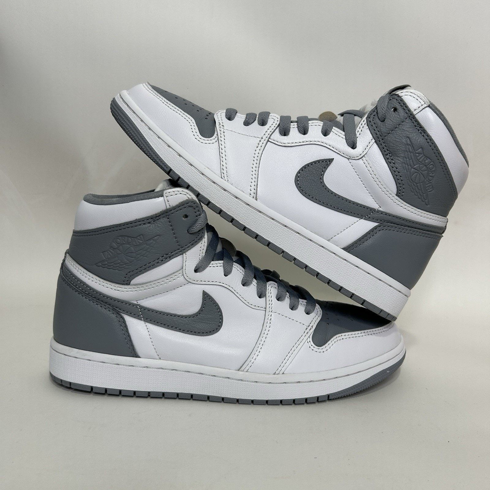 Jordan Brand Nike Air Jordan 1 Retro High OG “Stealth Grey” 555088-037 Size US 9 / EU 42 - 1 Thumbnail