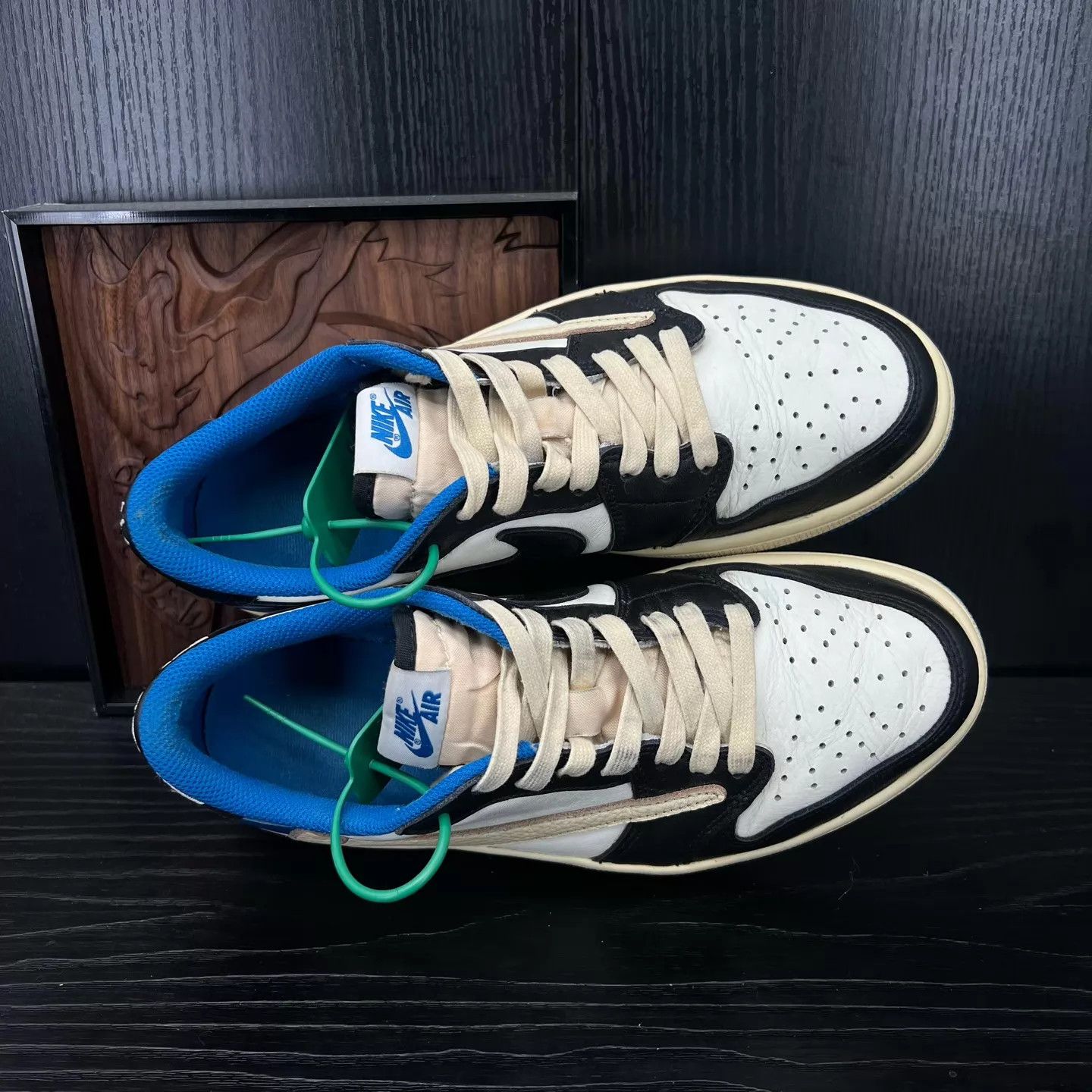 Travis Scott Travis Scott x Air Jordan 1 Low 'Lightning Barb' Size US 7 / EU 40 - 6 Thumbnail