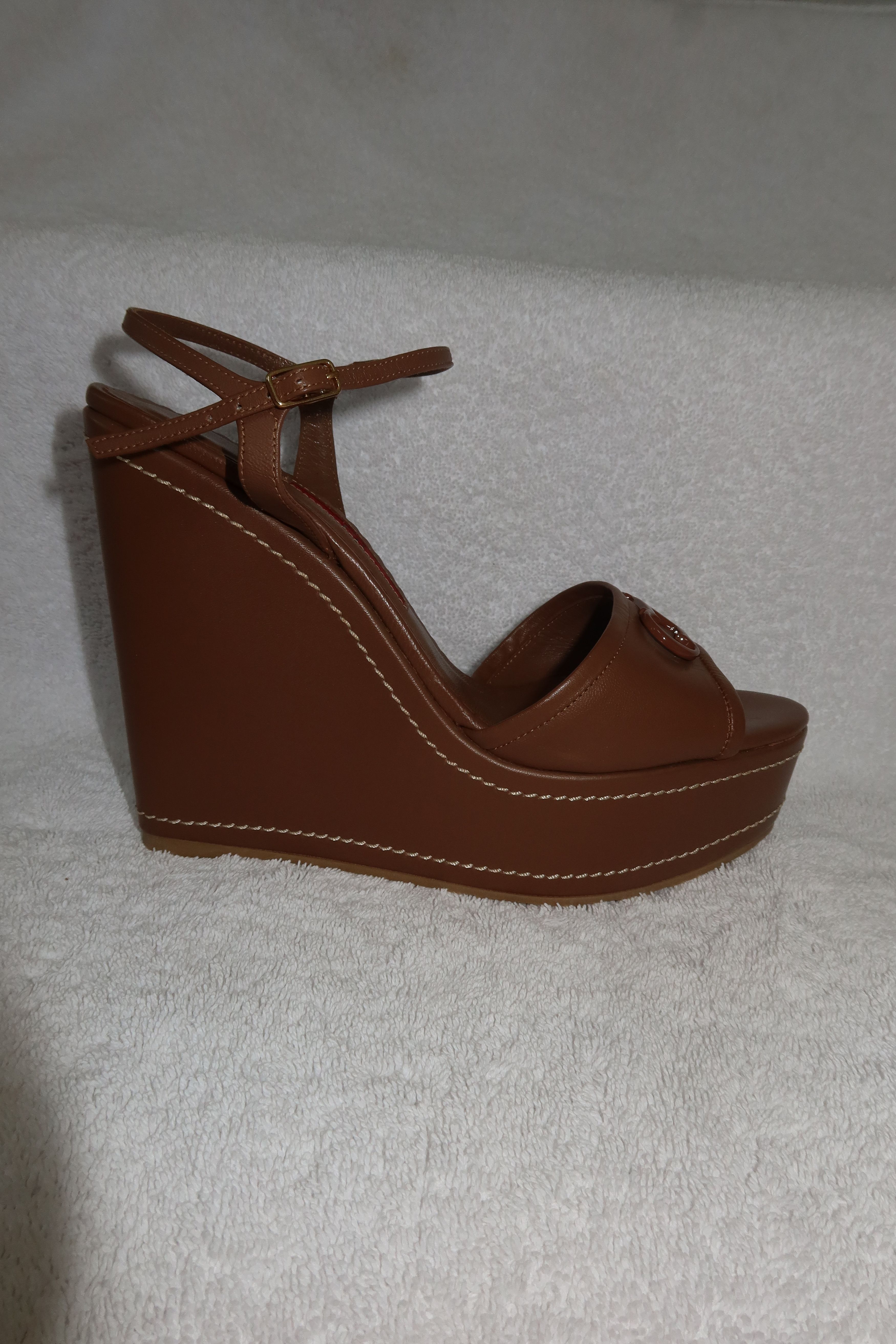 Carolina Herrera leather wedge sandals with logo buckle Size US 6 / IT 36 - 4 Thumbnail