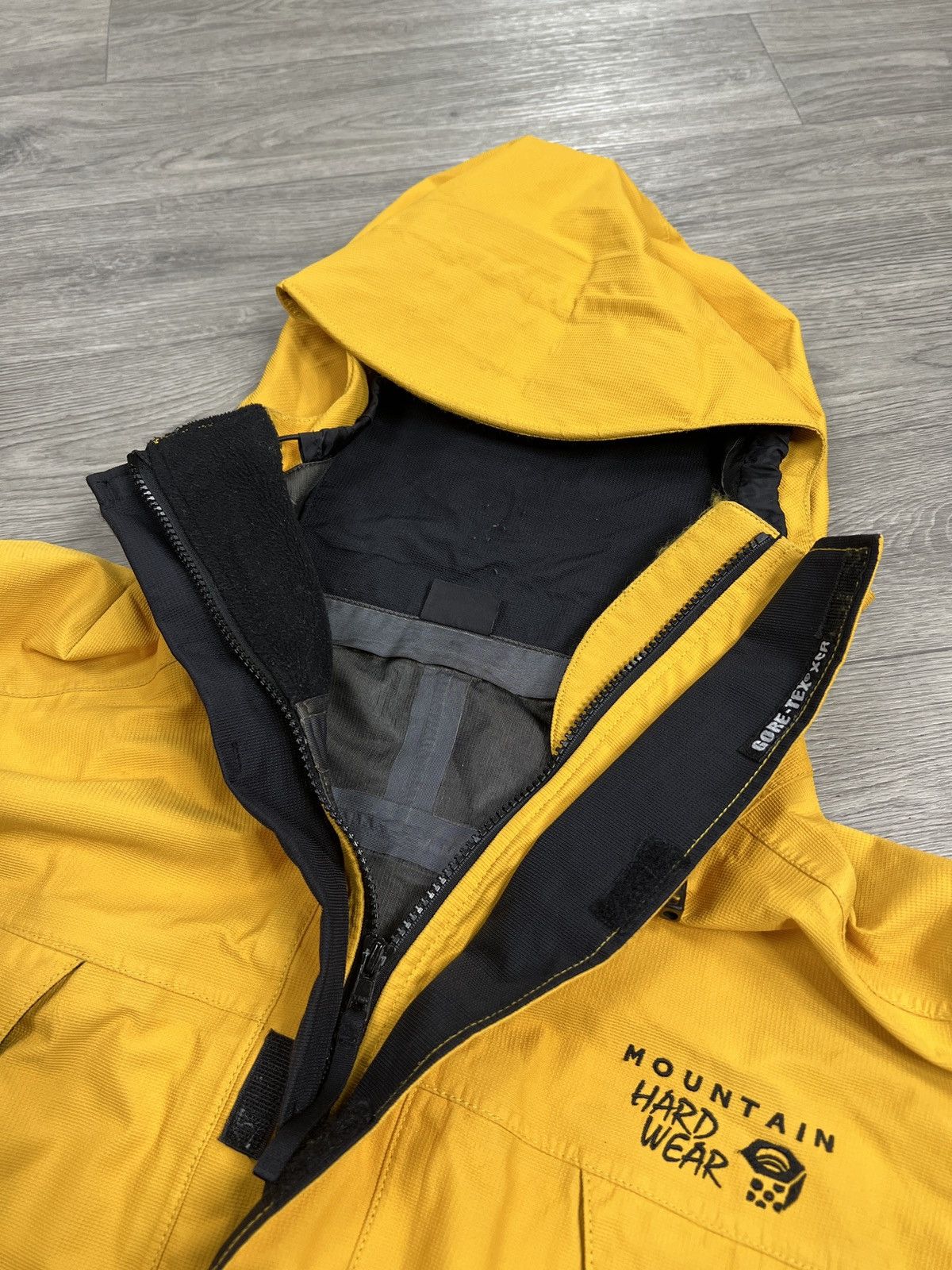 Mountain Hardwear Mountain Hardwear Gore Tex XCR Jacket Size L gorpcore Size US L / EU 52-54 / 3 - 13 Thumbnail