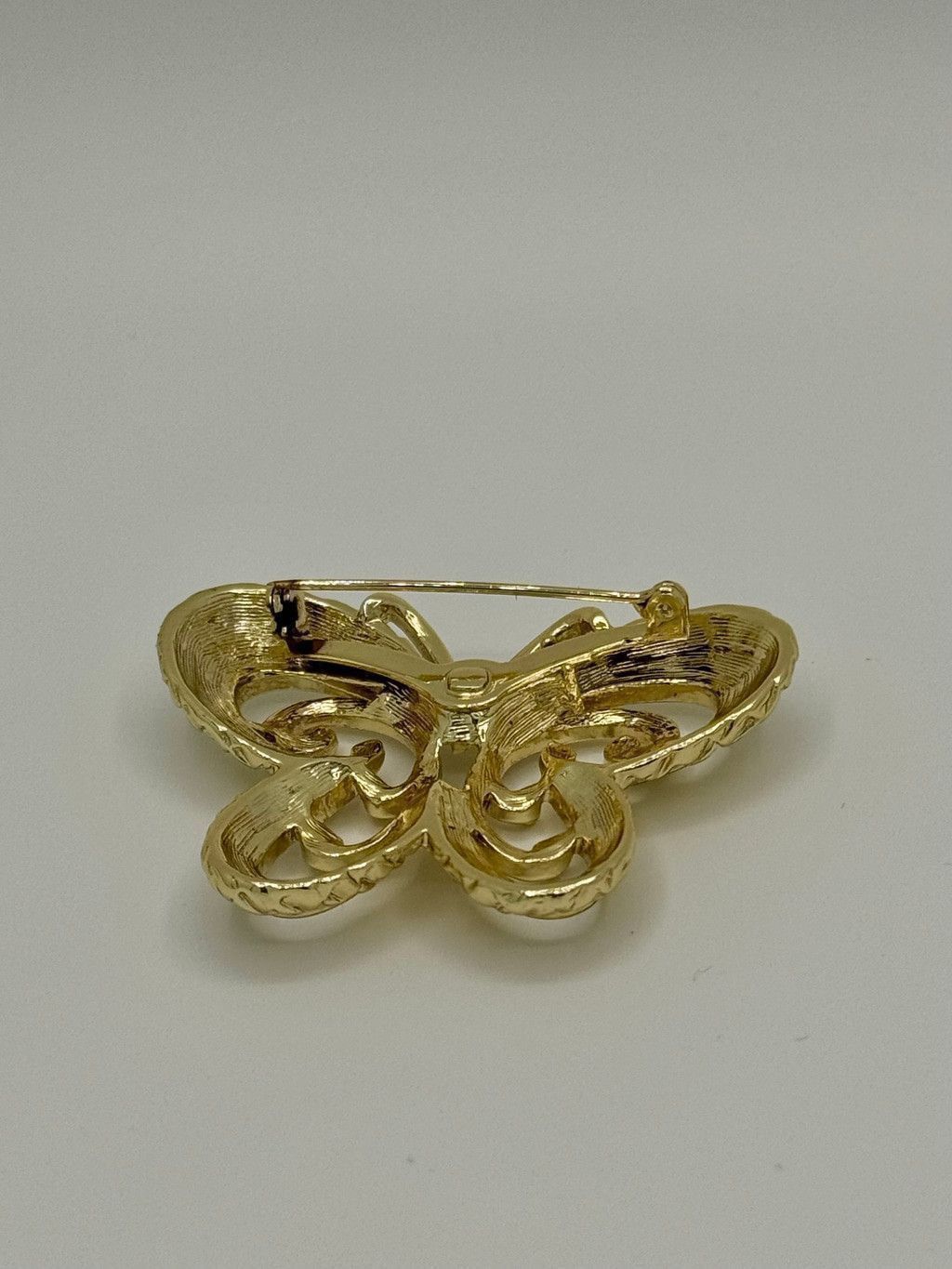 Other Vintage Gold Tone Butterfly Pin Brooch With Scrolls Design Size ONE SIZE - 3 Thumbnail