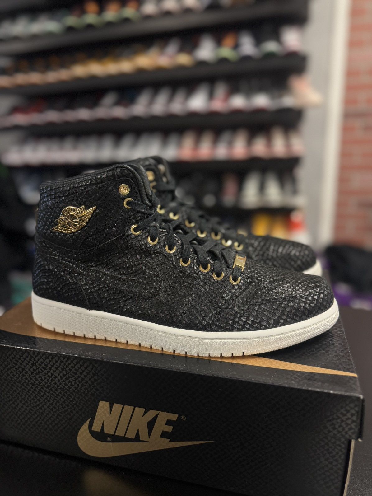 Jordan Brand × Nike Size 12- AIR JORDAN 1 RETRO PINNACLE 2015 RARE Size US 12 / EU 45 - 2 Thumbnail
