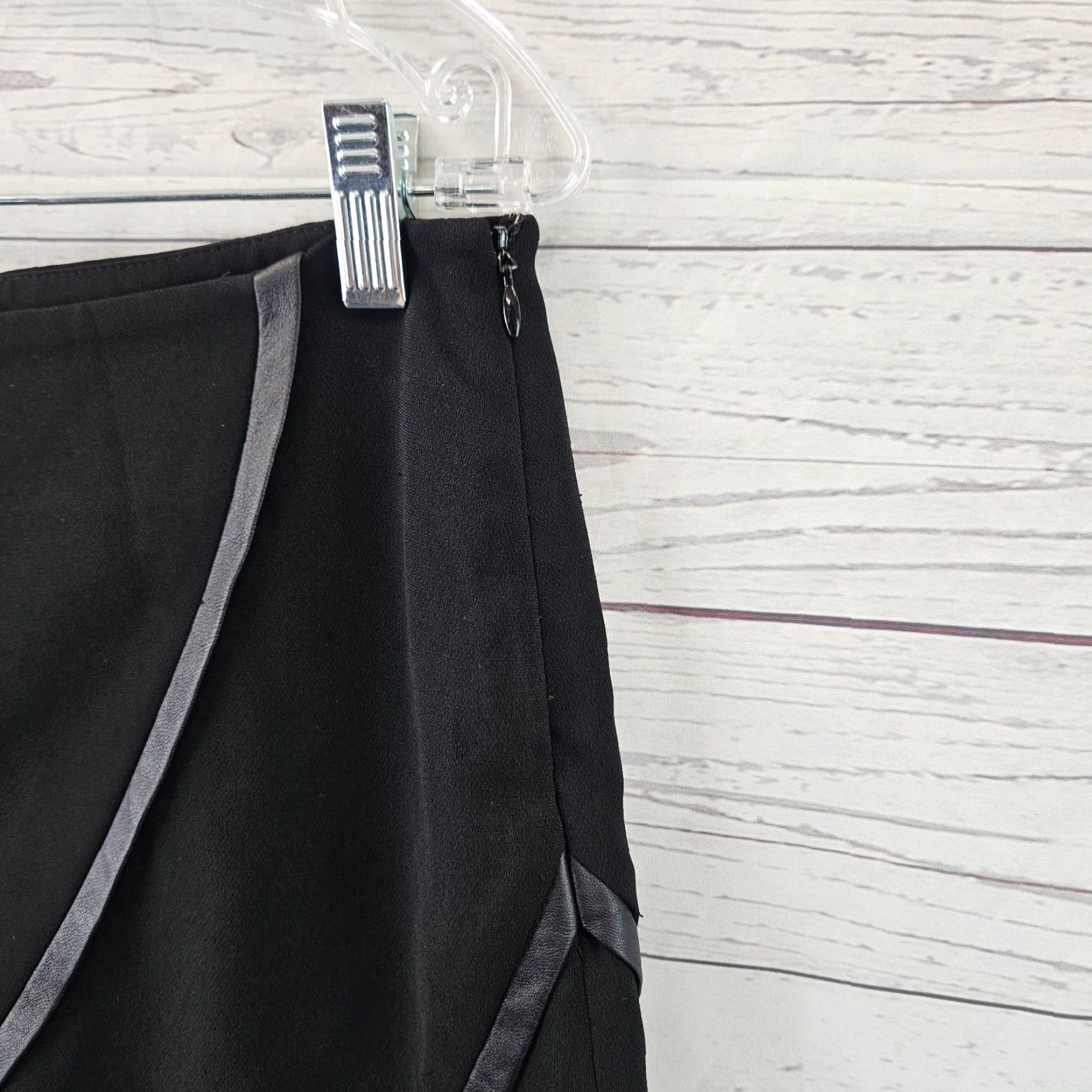Diane von Furstenberg Diane von Furstenberg Skirt Womens Karina Mini Sz 6 Black Leather Trim Zip Short Size 28" / US 6 / IT 42 - 2 Thumbnail