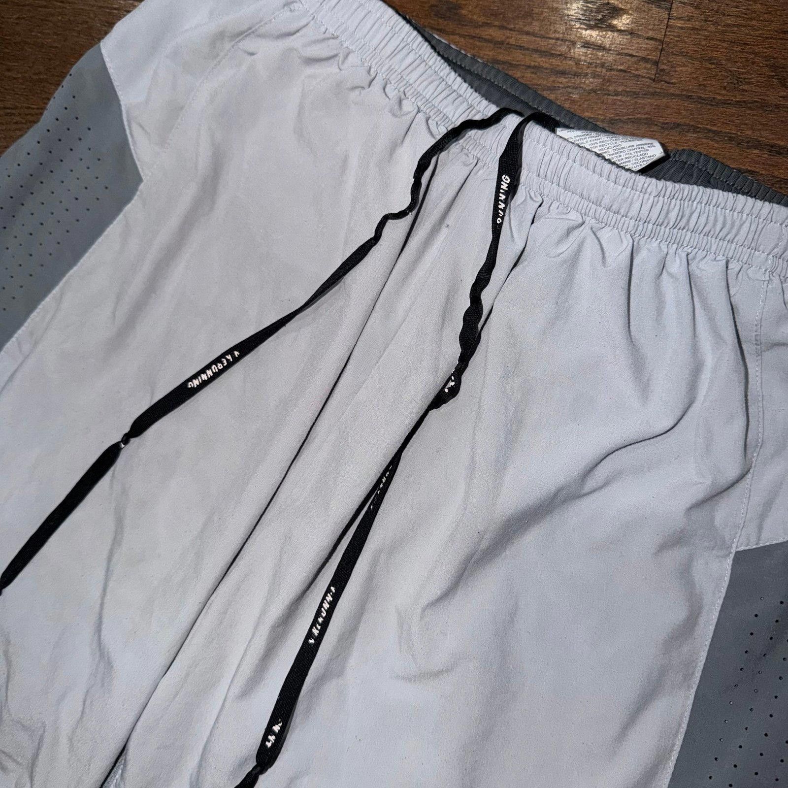 Nike Nike Dri-Fit Gray Contrast Running Shorts Mens SM Y2K 90s Size US 30 / EU 46 - 2 Thumbnail
