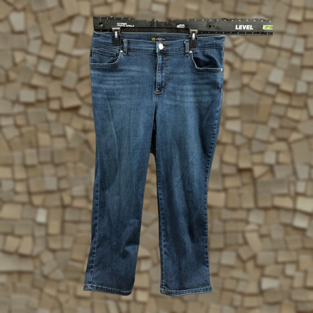 Lee Lee Jeans Relaxed Straight Petite Womens Size 16P Medium Wash Blue 5-Pocket Denim Jeans Size 38" / US 16 / IT 52 - 1 Thumbnail