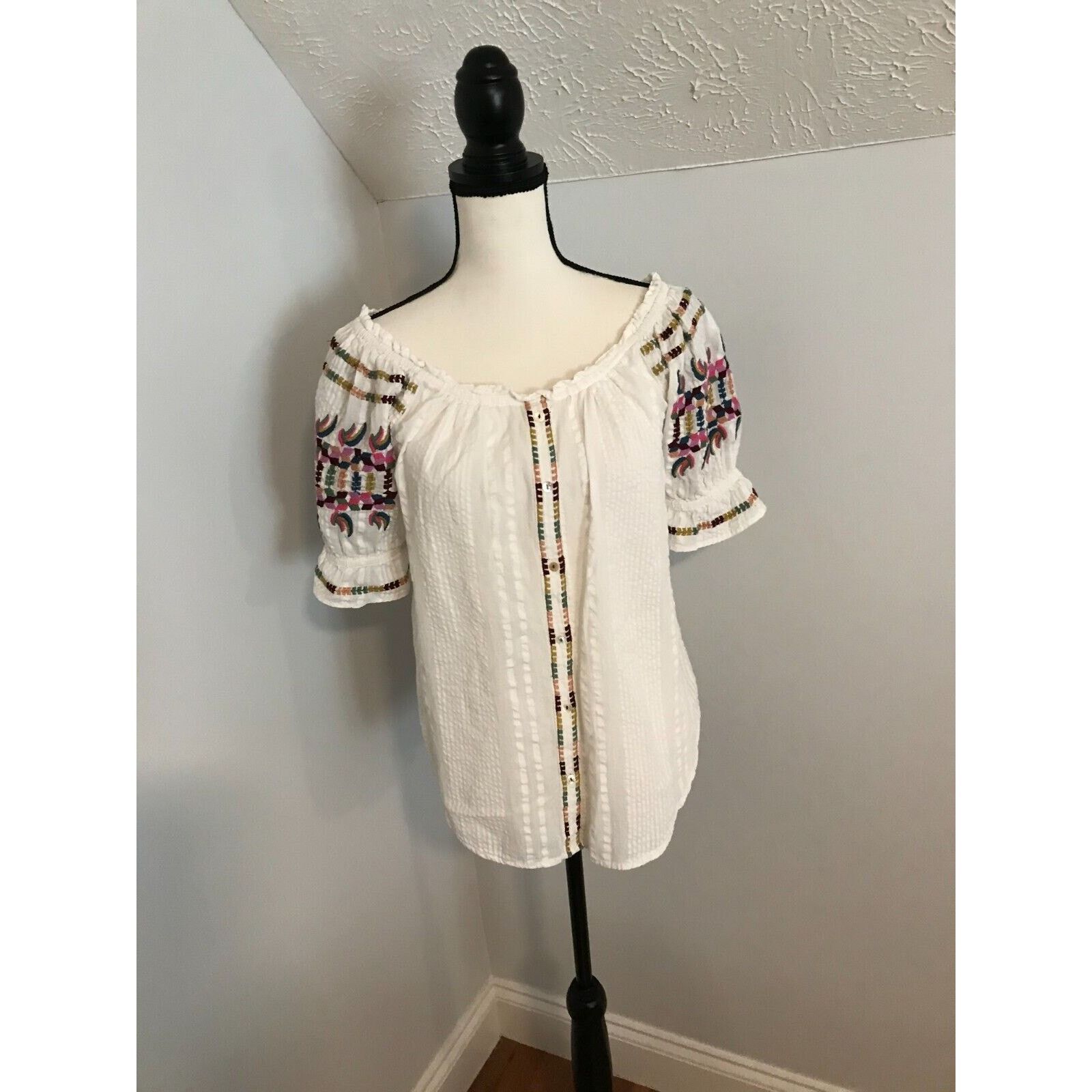 Anthropologie Anthropologie Akemi+Kin Pajaro S/S Embroidered Blouse Size XS / US 0-2 / IT 36-38 - 1 Thumbnail
