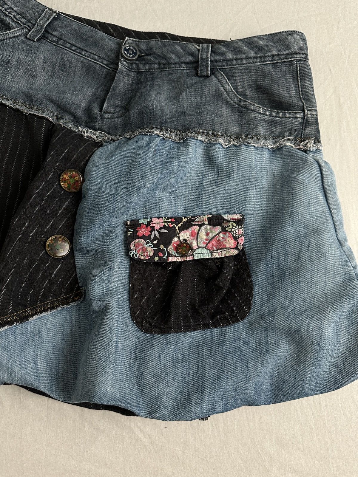 Japanese Brand × Vintage Desigual Unique Mini Skirt Size 30" / US 8 / IT 44 - 4 Thumbnail