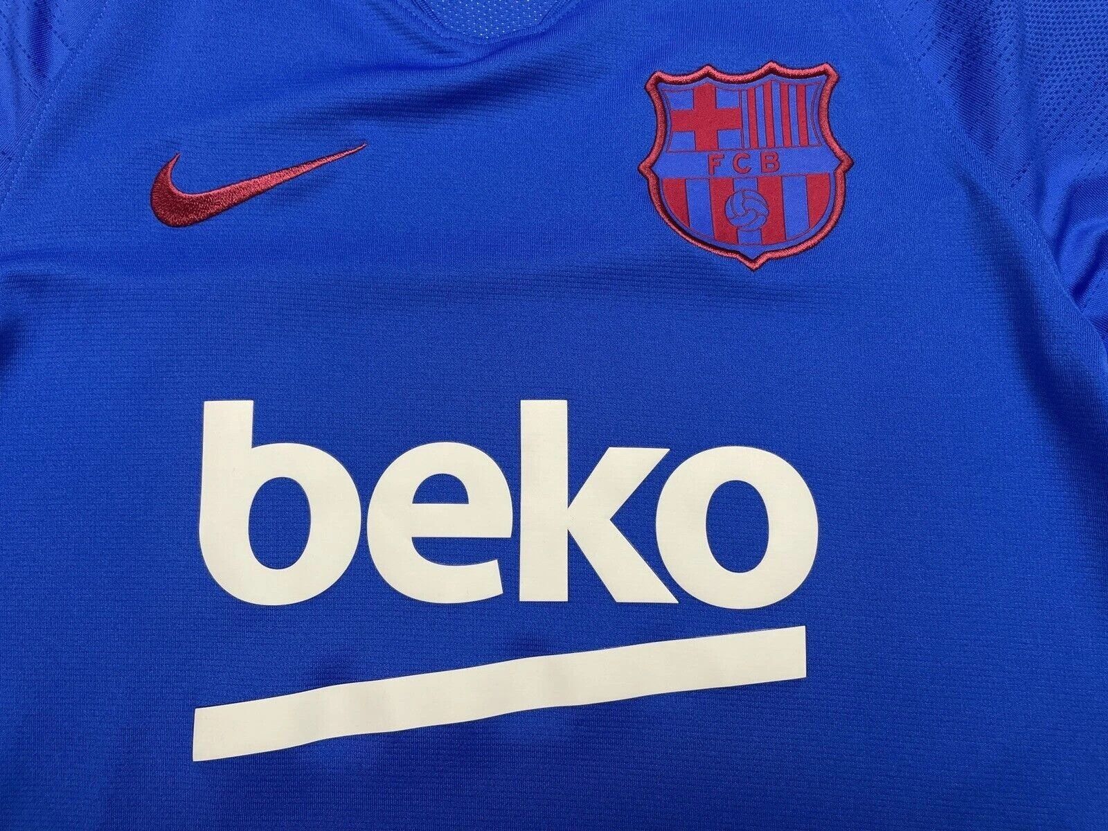 Nike FC BARCELONA TRAINING JERSEY SHIRT SOCCER FOOTBALL Size US S / EU 44-46 / 1 - 6 Thumbnail