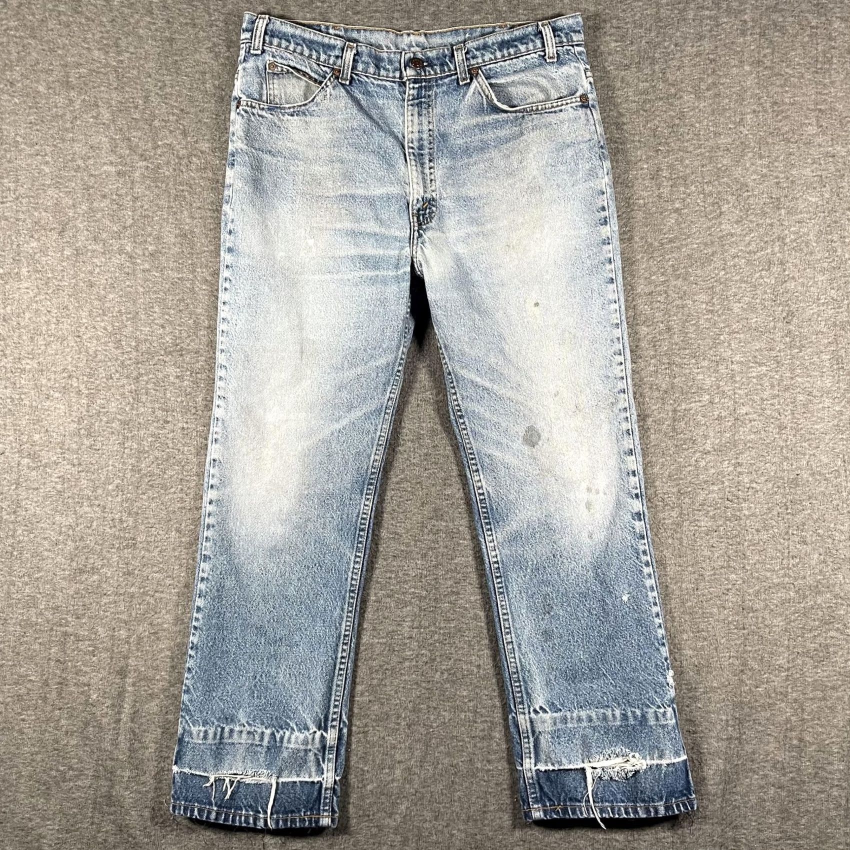 Levi's VINTAGE Levi's Jeans Mens 37x28 Light Blue Distressed Regular Straight Denim Jeans Size US 37 - 2 Thumbnail