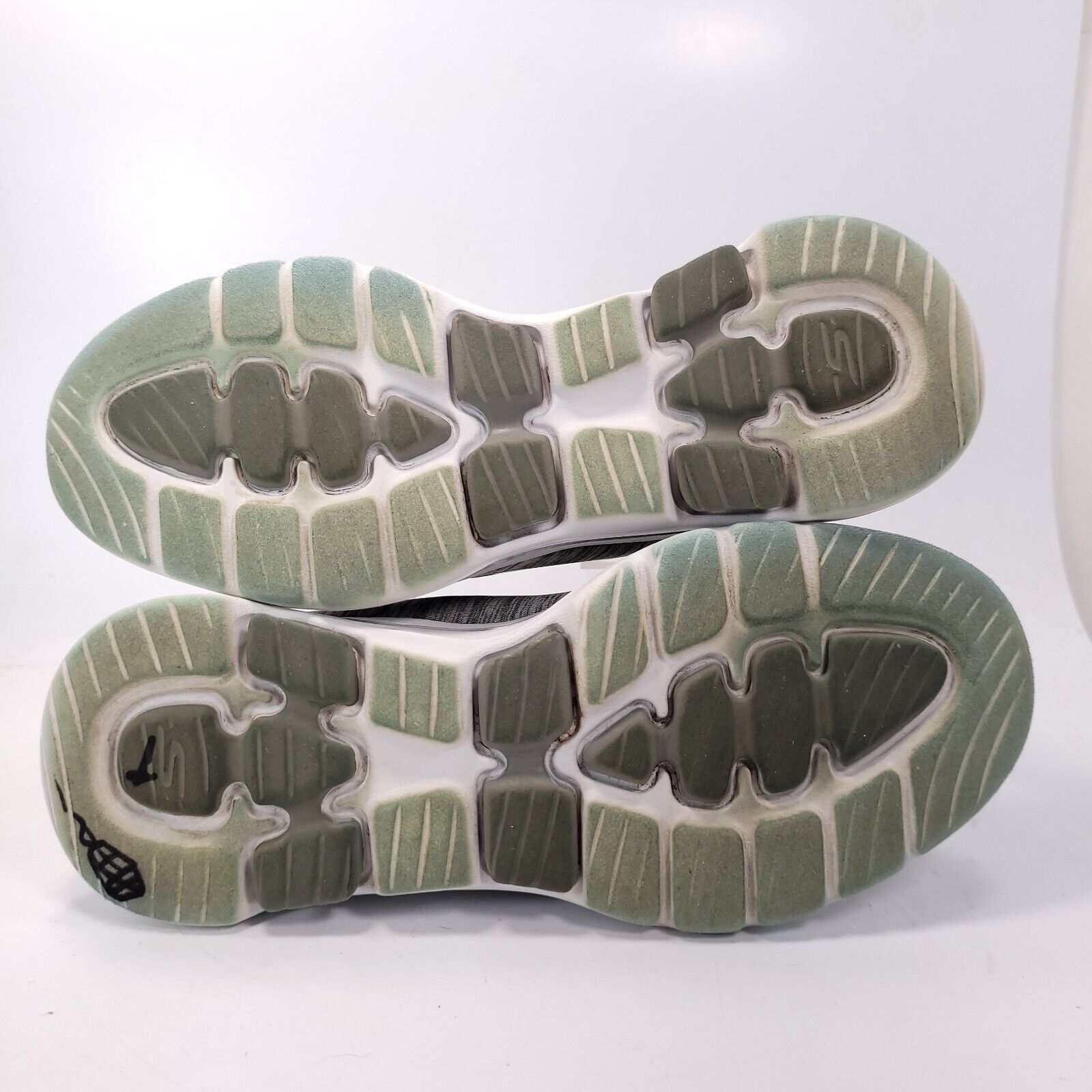 SKECHERS Skechers GoWalk 5 Athletic Walking Shoe Women Size 7.5 15905 Size US 7.5 / IT 37.5 - 7 Thumbnail