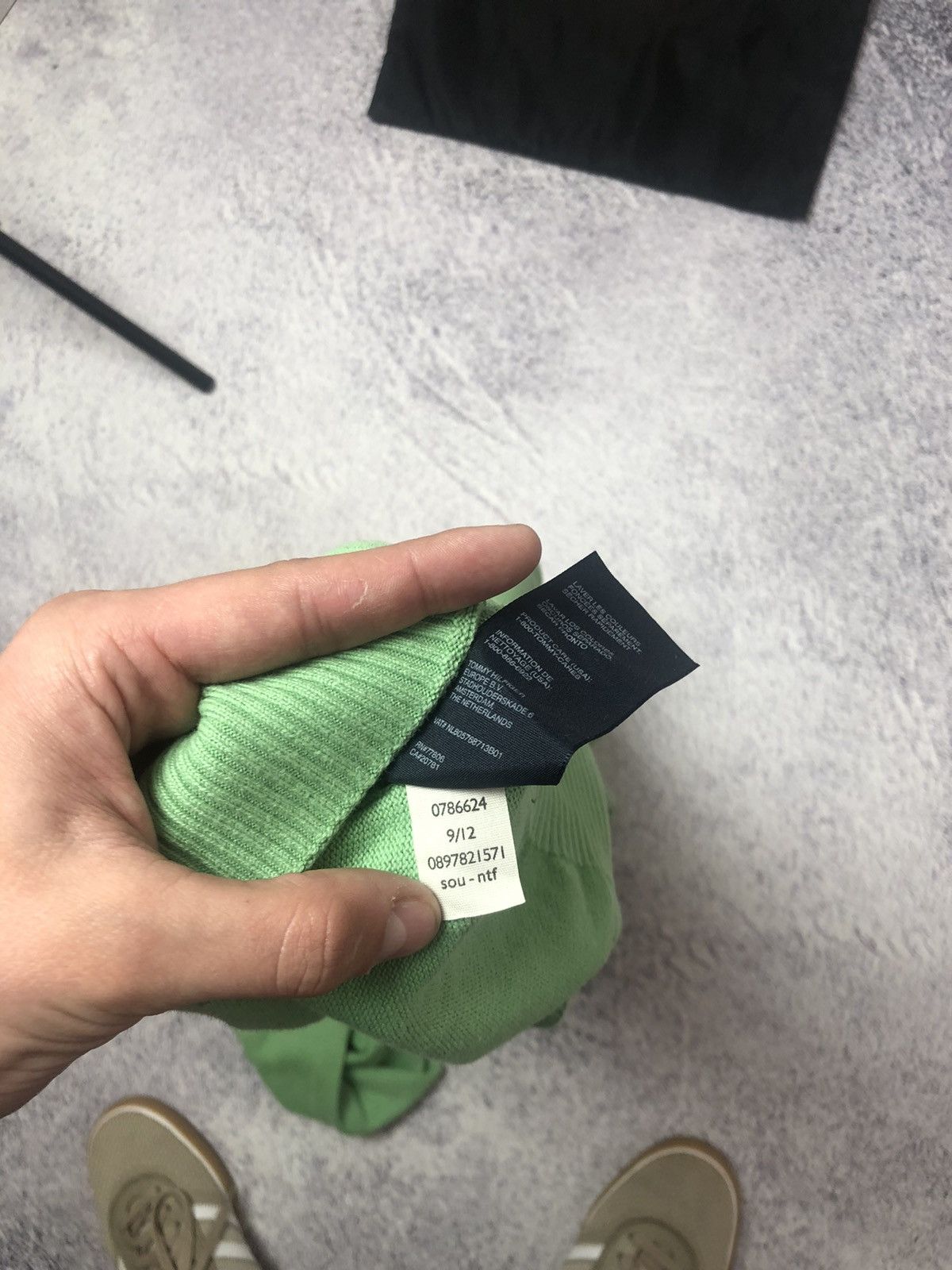 Tommy Hilfiger Vintage men’s Sweater Tommy Hilfiger size L y2k casual ykk Size US L / EU 52-54 / 3 - 8 Thumbnail