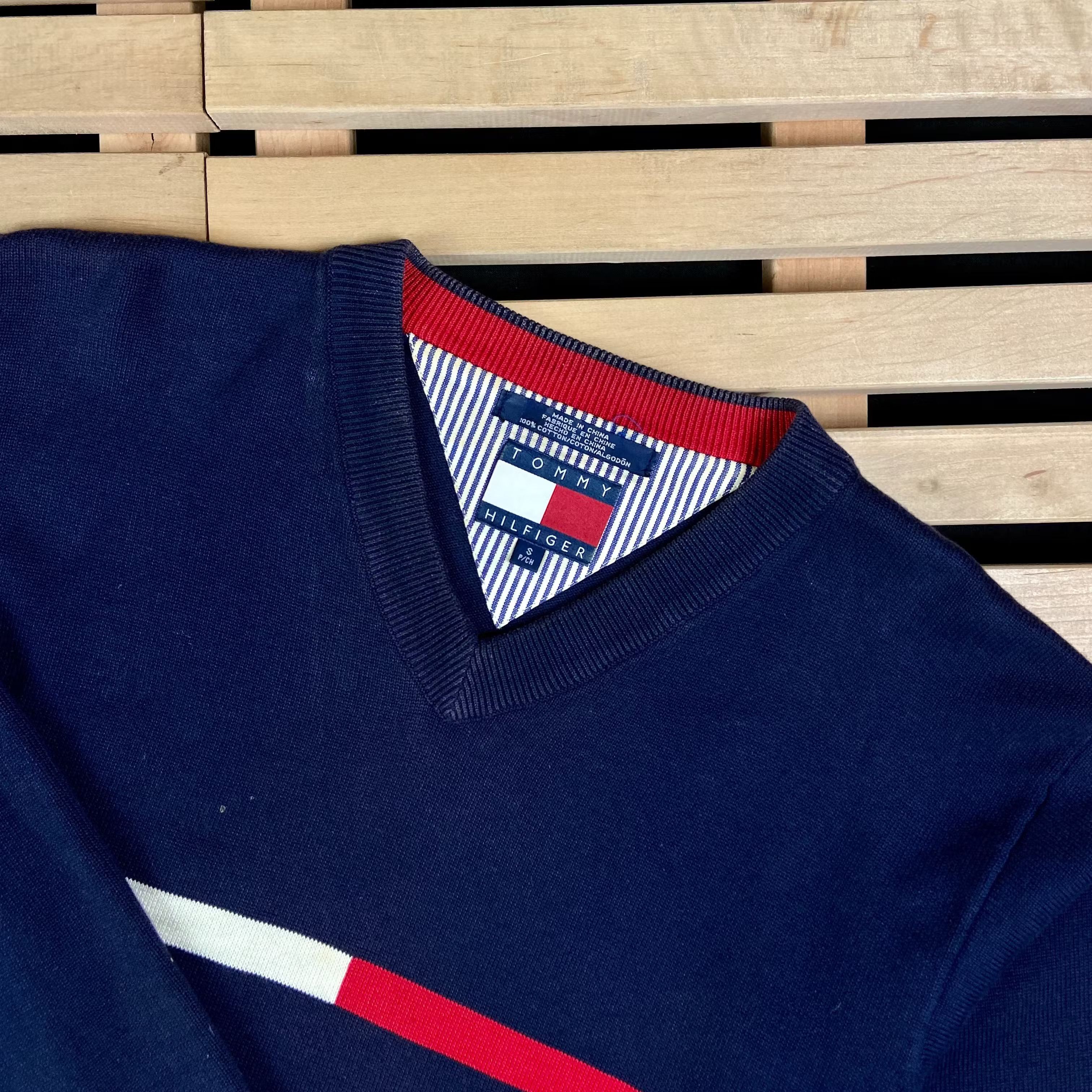 Tommy Hilfiger × Vintage Mens Sweatshirt Tommy Hilfiger Vintage V Neck Size S Size US S / EU 44-46 / 1 - 2 Thumbnail