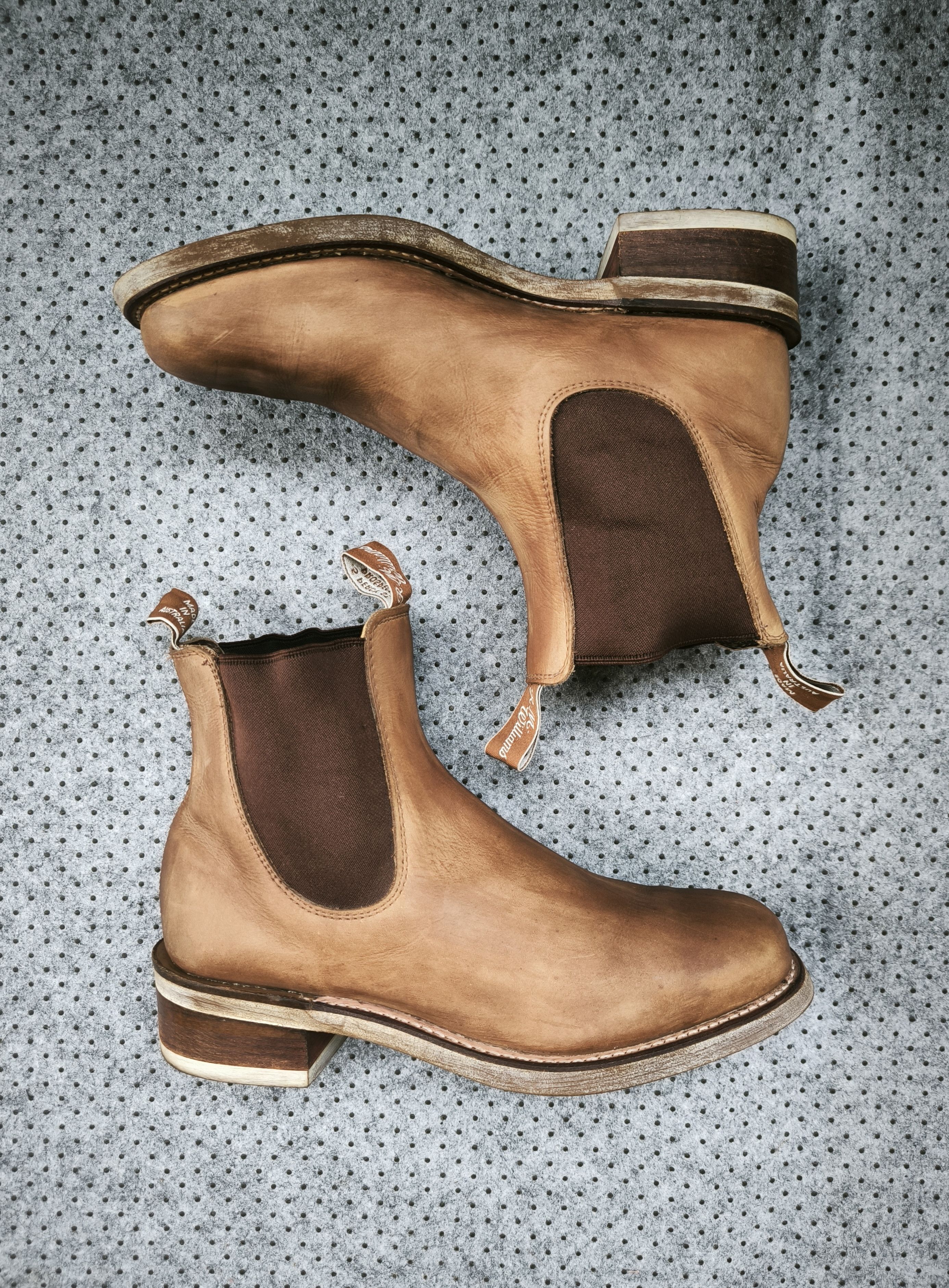 R.M. Williams R.M. WILLIAMS men's craftsman chelsea boot Size US 9.5 / EU 42-43 - 1 Thumbnail