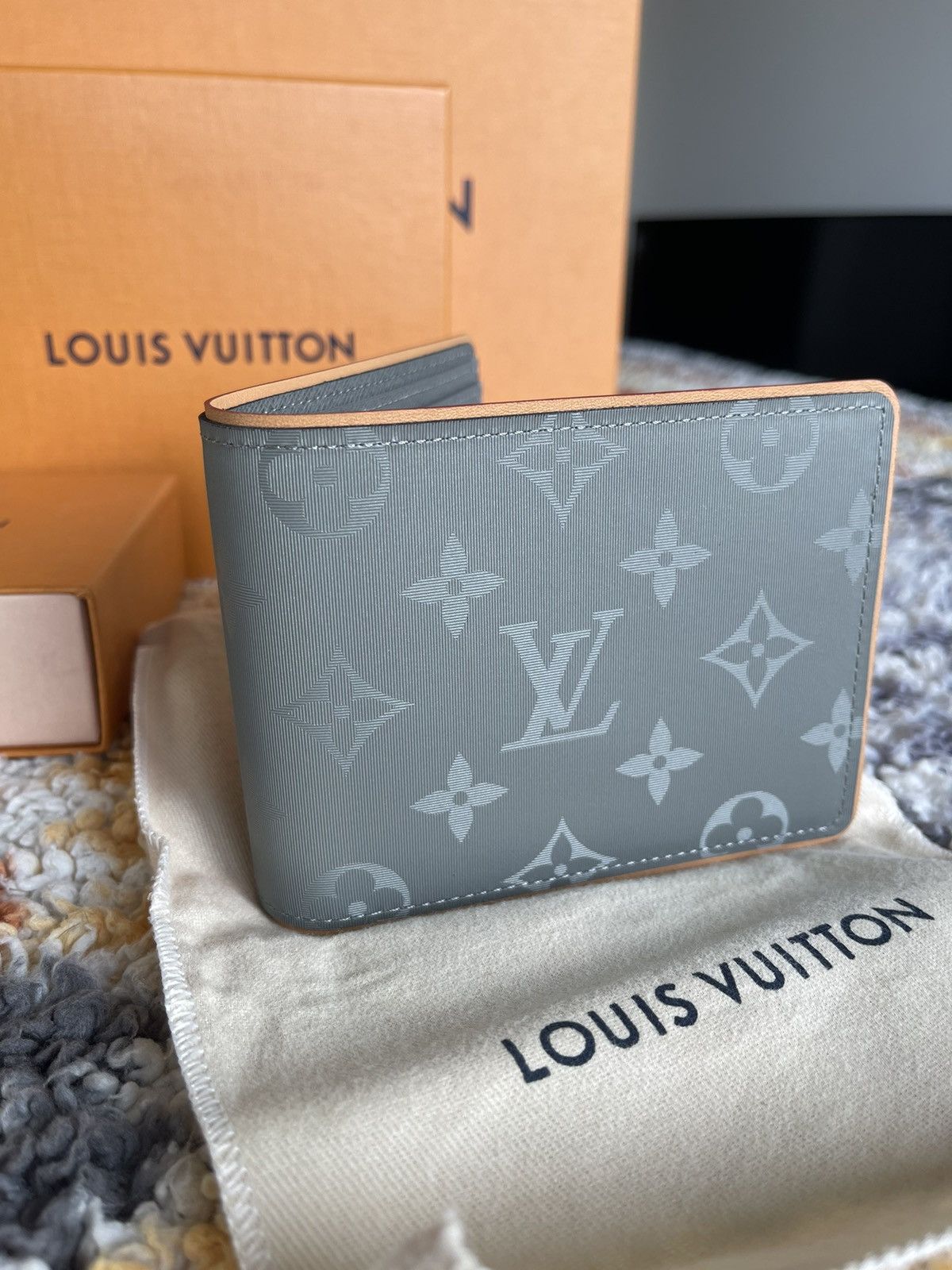 Louis Vuitton buy Monogram Papier Etui Wallet 5.9 Damaged