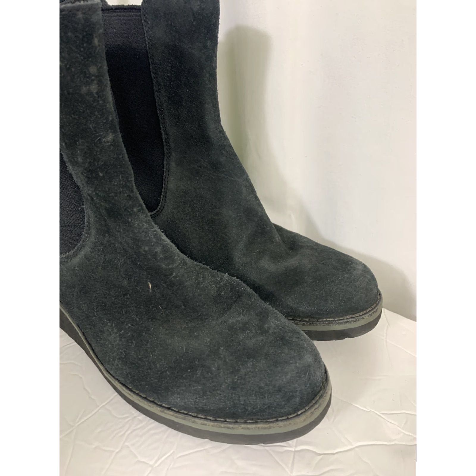 Cole Haan VINTAGE Cole Haan Chelsea Boots Suede Black Pull On Ankle Women 7.5 US 7.5 Boots Size US 8 / IT 38 - 2 Thumbnail