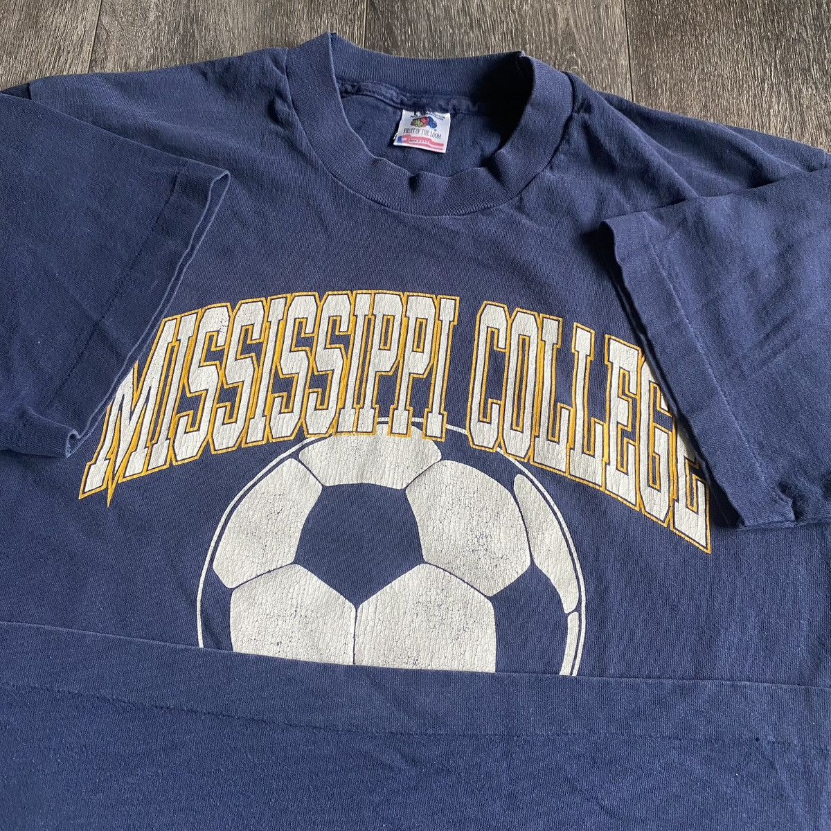 Vintage Vintage 1990s Mississippi College University Soccer Logo Tee Size US L / EU 52-54 / 3 - 3 Thumbnail