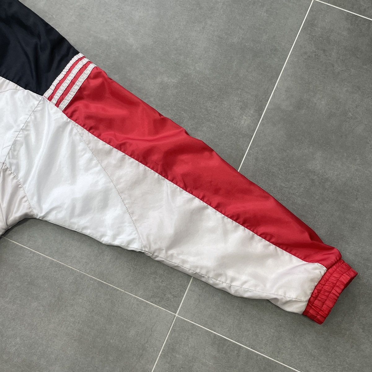 Adidas × Vintage Vintage Adidas Nylon Track Jacket Size M Size US M / EU 48-50 / 2 - 25 Thumbnail