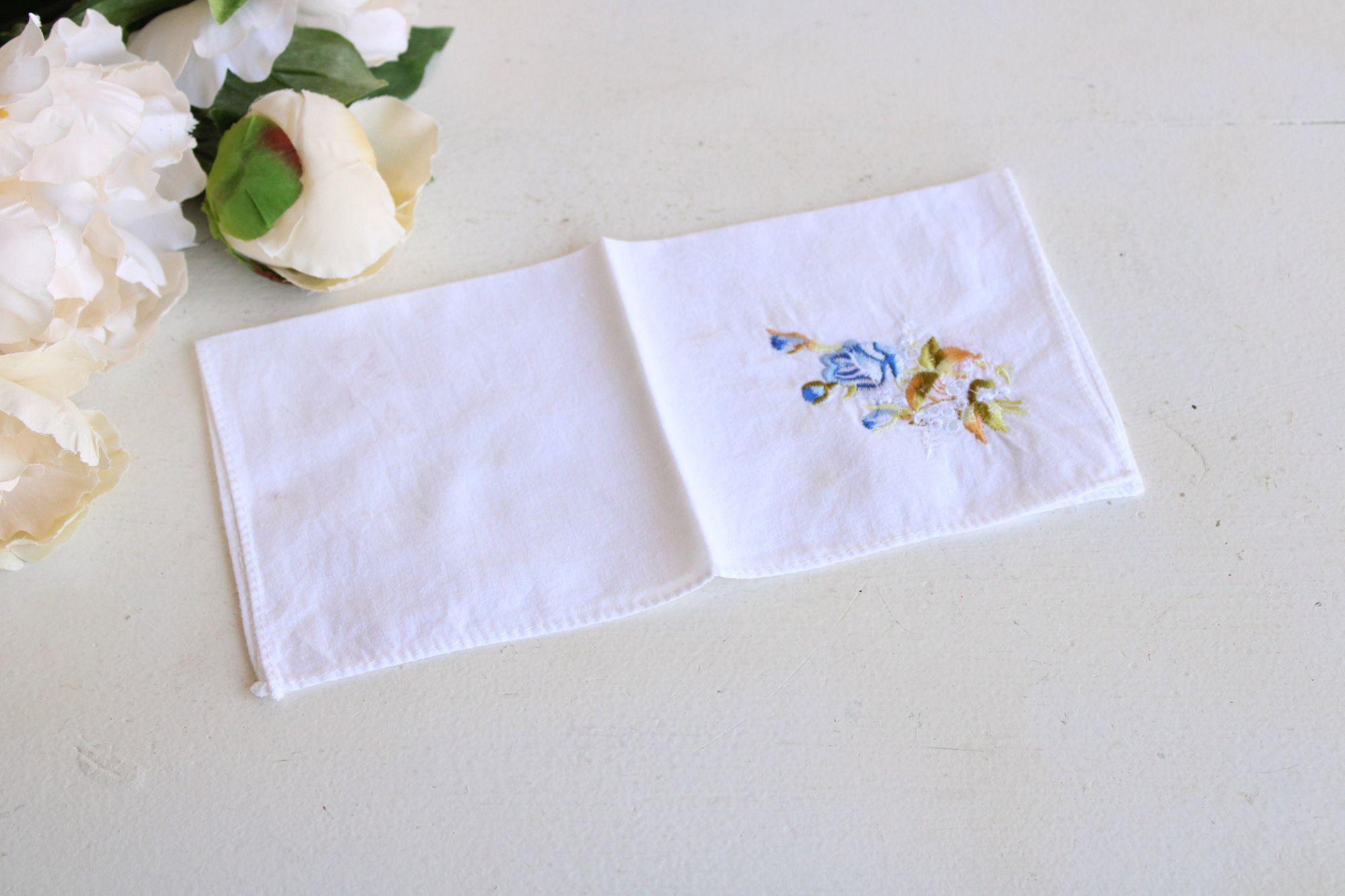 Vintage Vintage Handkerchief, White Cotton With Blue Embroidered Ros Size ONE SIZE - 3 Thumbnail