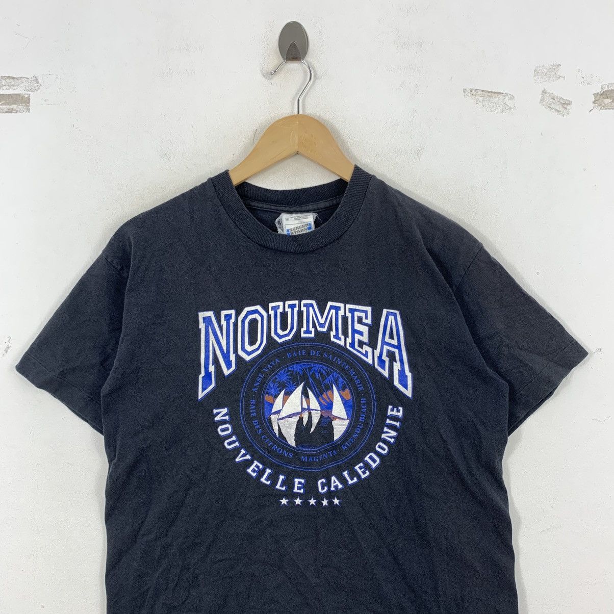 Vintage Vintage 90s NOUMEA Nouvelle Caledonie French Screen Tshirt Size US M / EU 48-50 / 2 - 3 Thumbnail