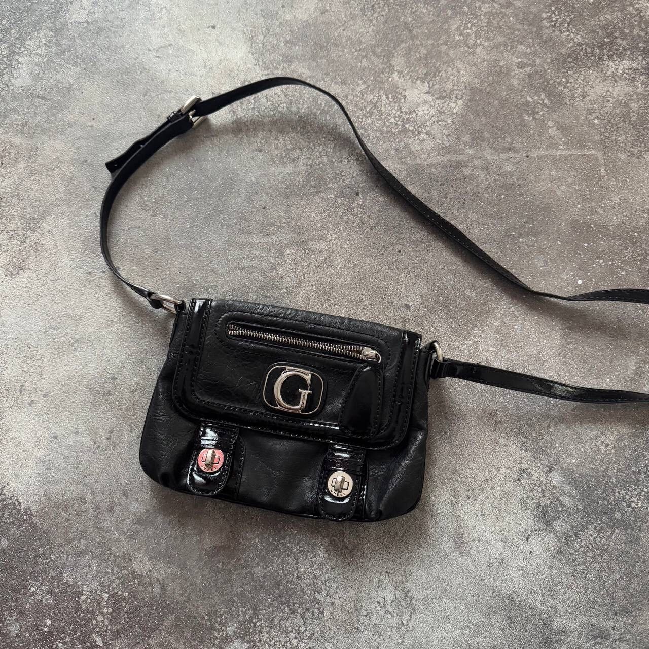 Guess × Hysteric Glamour × Japanese Brand Guess Y2K Vintage Amazing Leather Crossbody Bag Size ONE SIZE - 2 Thumbnail