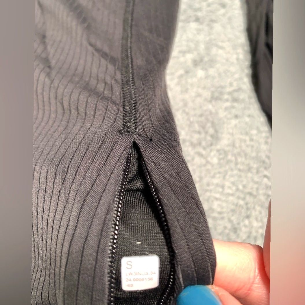 Lululemon Lululemon Women's Black Ribbed Long Sleeve Top Size S User: Lululemon Women's Black Ribbed Long Sleeve Top Size S Size S / US 4 / IT 40 - 6 Thumbnail
