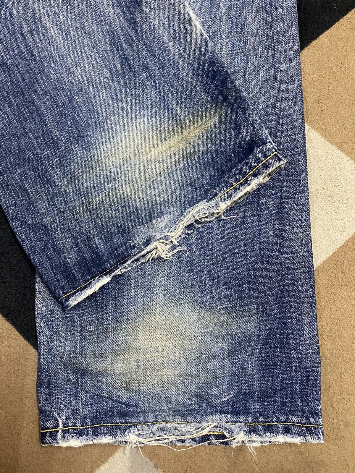 Uniqlo Vintage Japanese Brands Faded Wash Distressed Loose Jeans Size US 34 / EU 50 - 13 Thumbnail