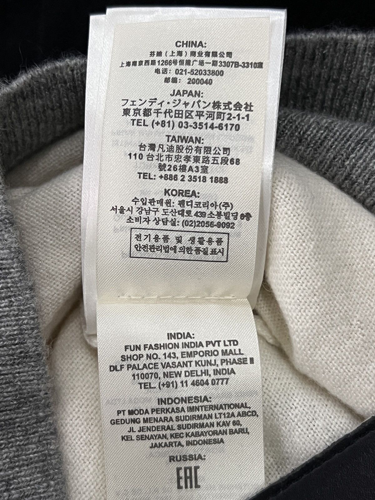 Fendi Fendi Monster Patch Colorblock Sleeve Knit Sweater Size US S / EU 44-46 / 1 - 16 Thumbnail