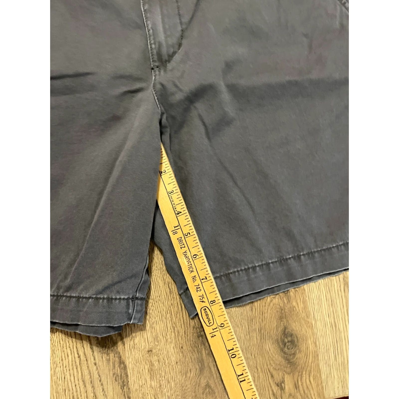 Old Navy Old Navy Shorts Men 38 Gray Casual Regular Chino Inseam 8.5in Vintage No Size US 32 / EU 48 - 6 Thumbnail