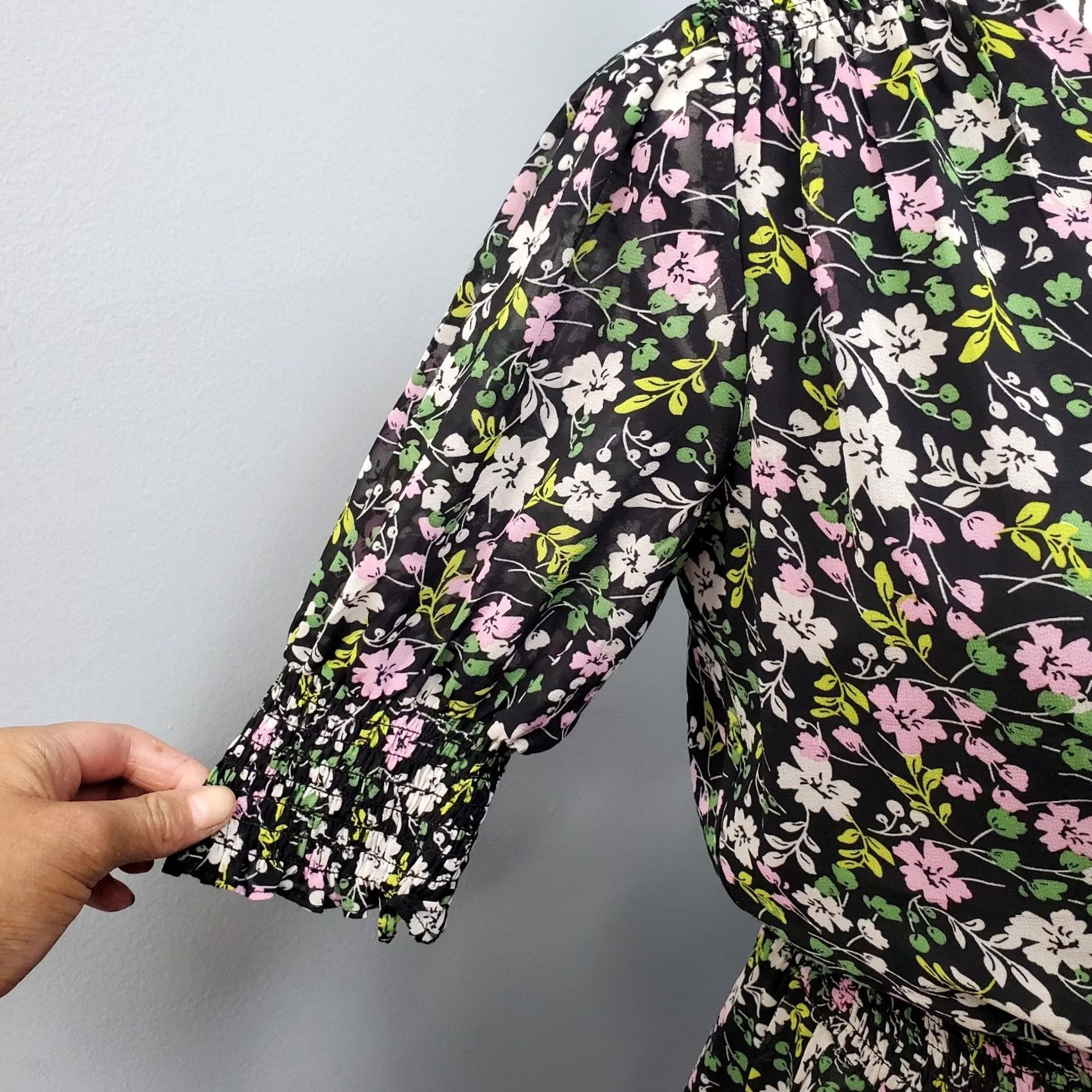 Vince Camuto Vince Camuto Fit & Flare Dress Women XS Multi Floral Smocked Waist Surplice Neck Size XS / US 0-2 / IT 36-38 - 6 Thumbnail