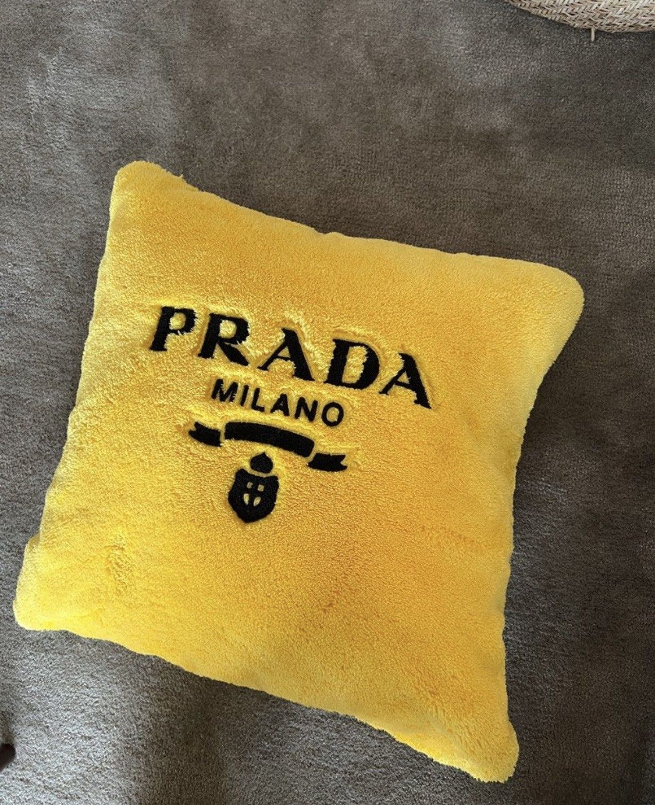 Prada 💛 Prada soft sofa cushion in pink Size ONE SIZE - 2 Thumbnail