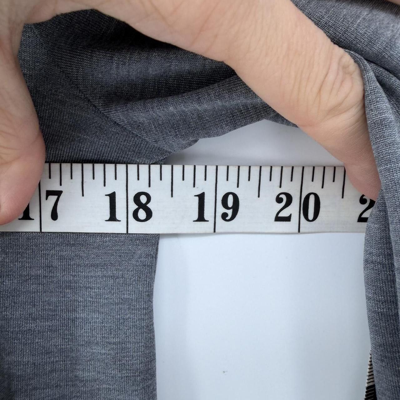 Other Oysho Sport Gray Cropped Long Sleeve Yoga Top Thumbholes S Size S / US 4 / IT 40 - 4 Thumbnail