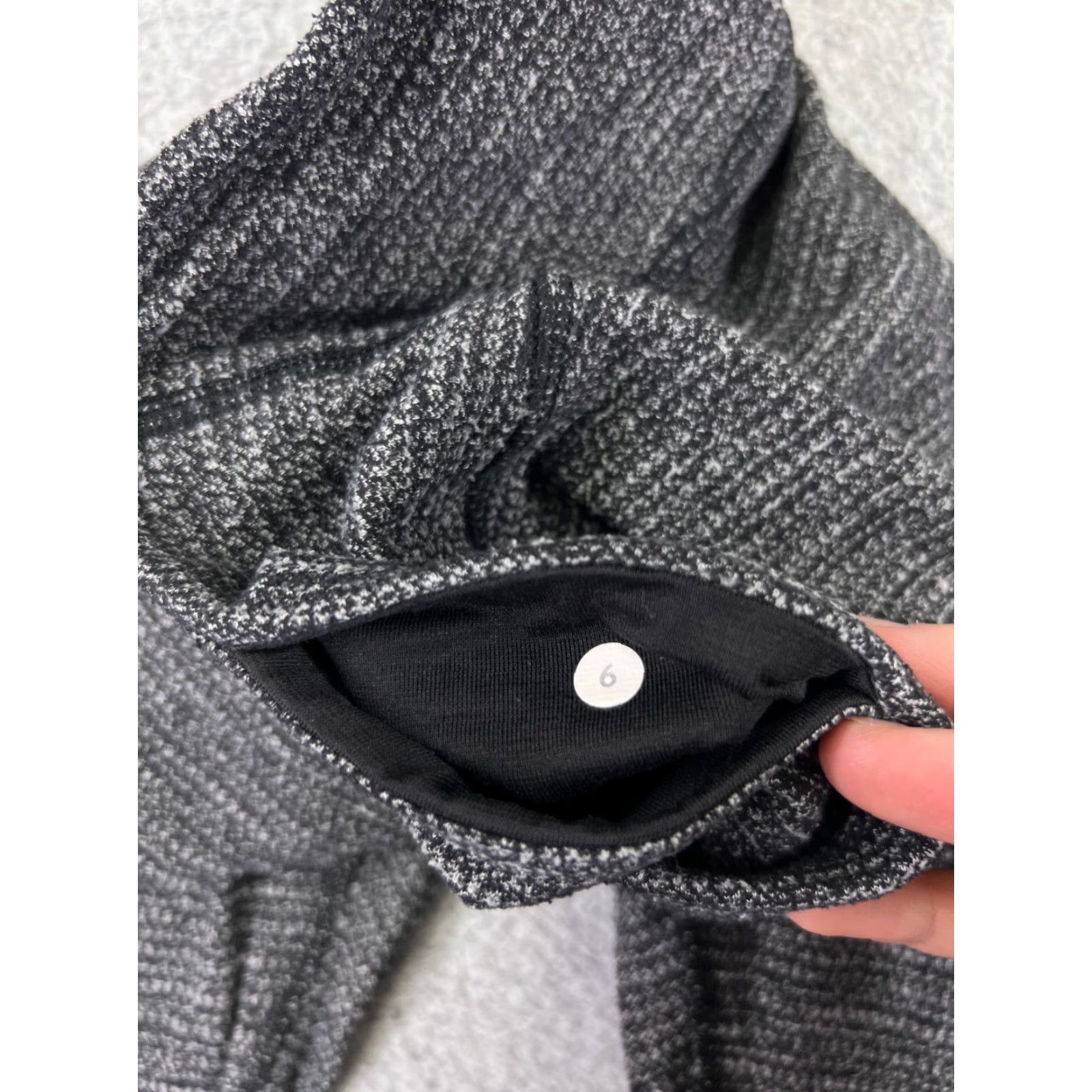 Lululemon Lululemon Gym Yoga Leggings Women's 6 Gray Cropped Skinny Pockets Zip Pocket Legging 27 in Inseam Size 28" / US 6 / IT 42 - 3 Thumbnail