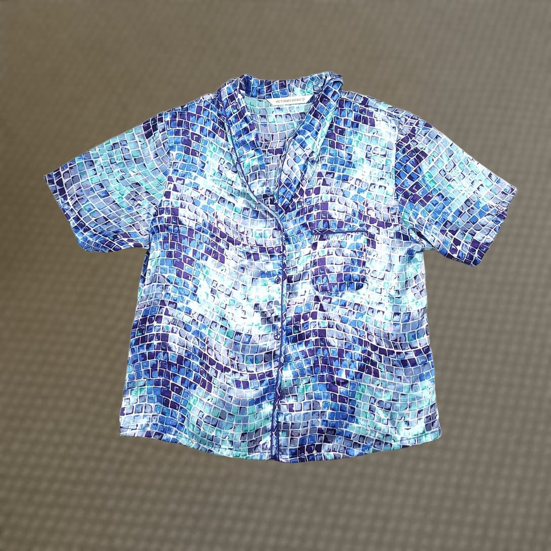 Victoria's Secret Victoria's Secret Satin Sleep Shirt Women’s L Blue Button Front Pajama Top Shirt Womens L Blue Satin Sleep Shirt Size L / US 10 / IT 46 - 1 Thumbnail