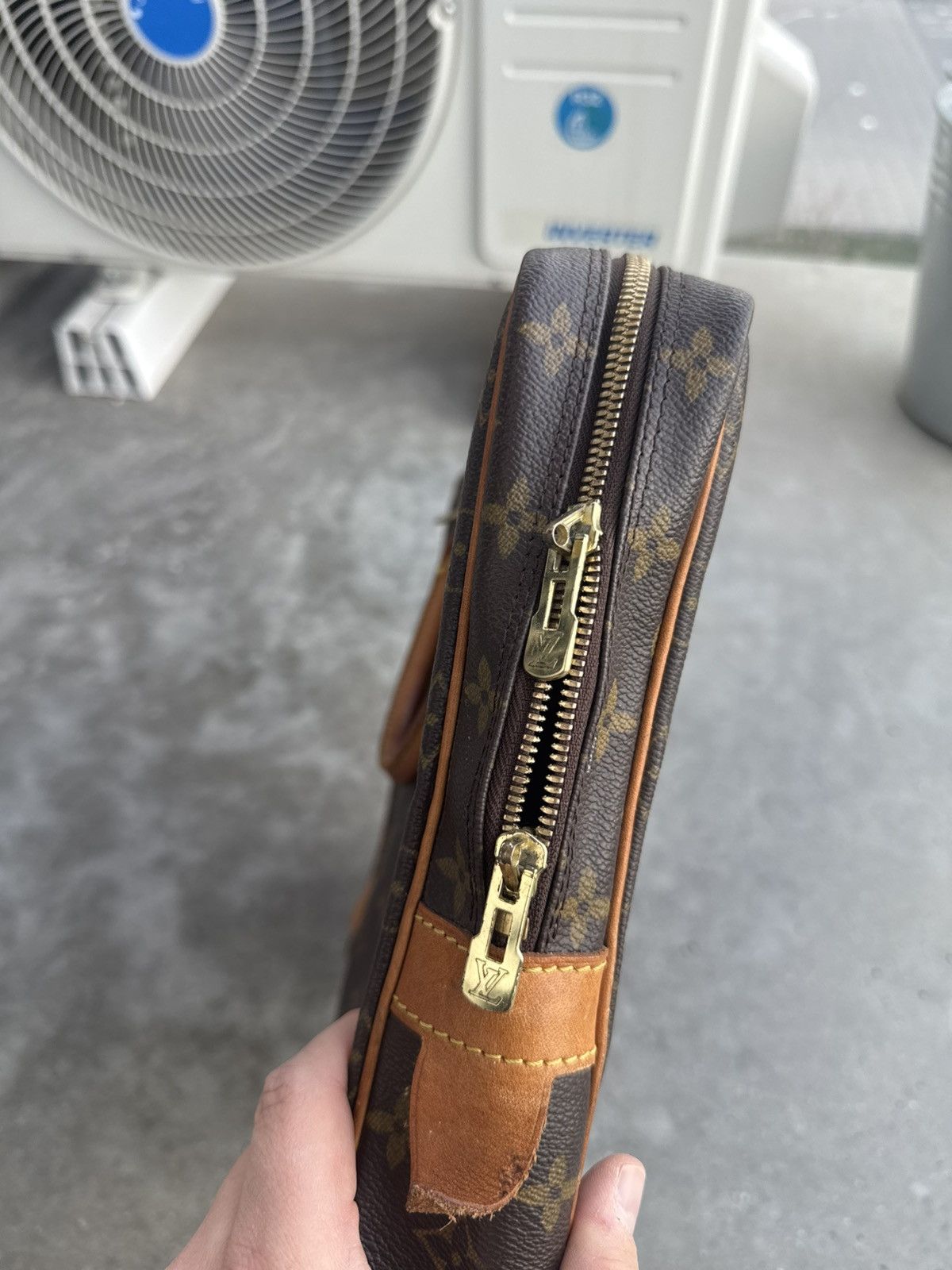Louis Vuitton Louis Vuitton Monogram Designer Porte Documents Voyage Bag Size ONE SIZE - 8 Thumbnail