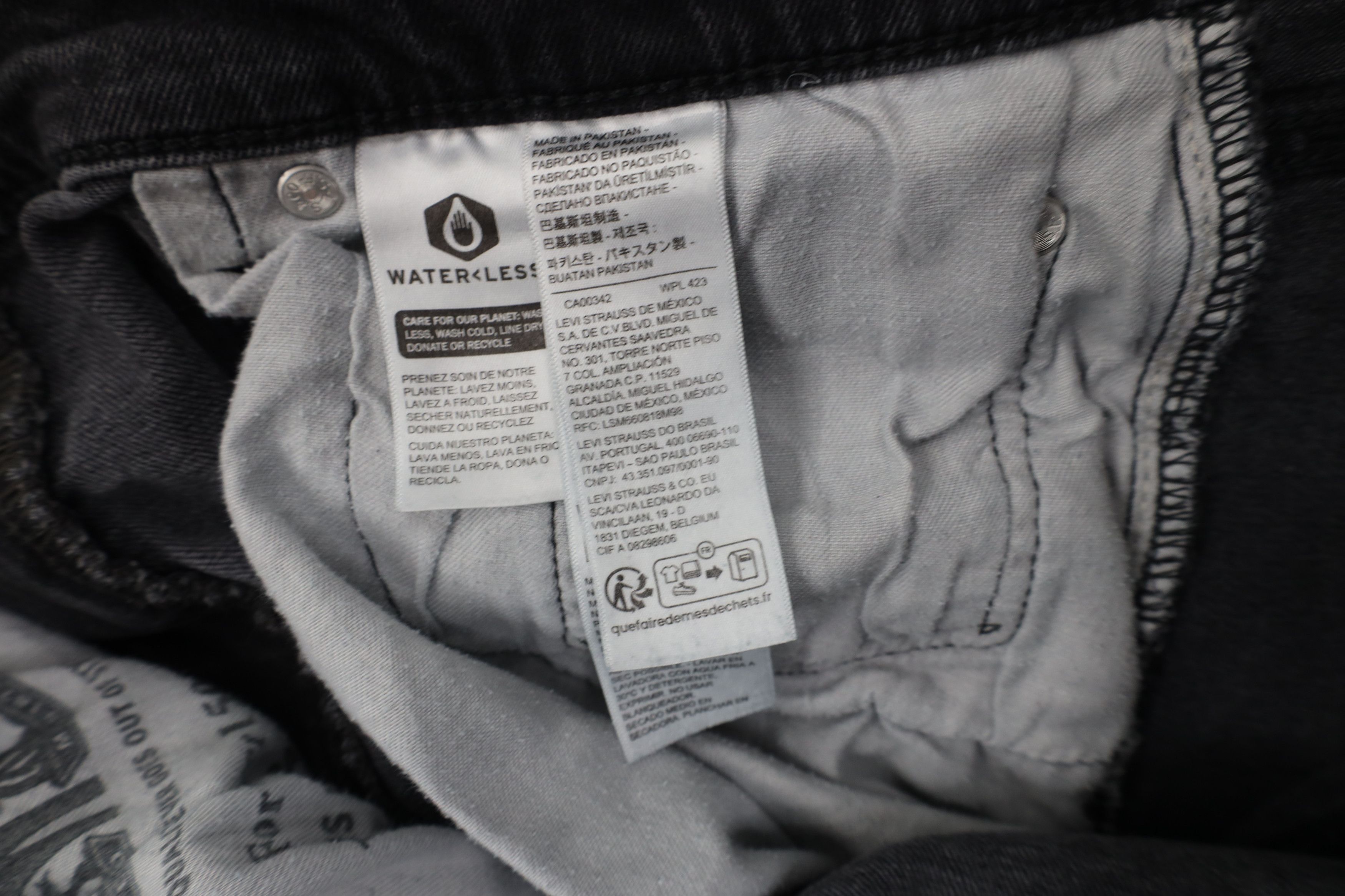 Levi's Vintage Y2K Levis 412 Stretch Above Knee Denim Shorts Black Size US 36 / EU 52 - 6 Thumbnail