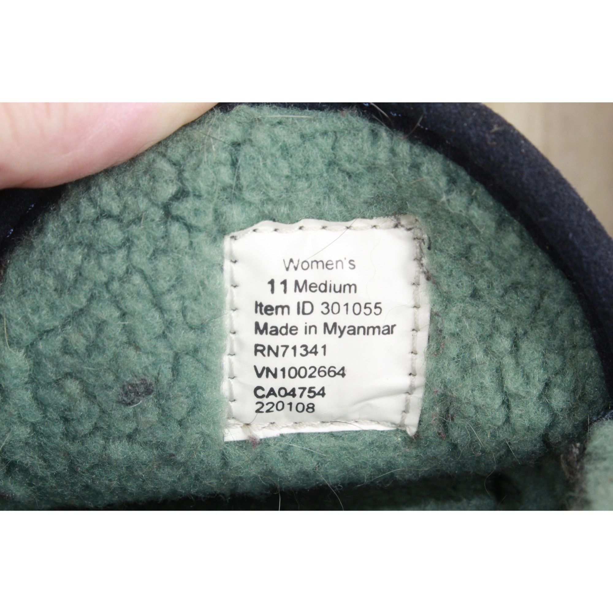 L.L. Bean LL Bean Women’s Soft Lined Home Moc Shoes Size 11 Size US 11 / IT 41 - 8 Thumbnail