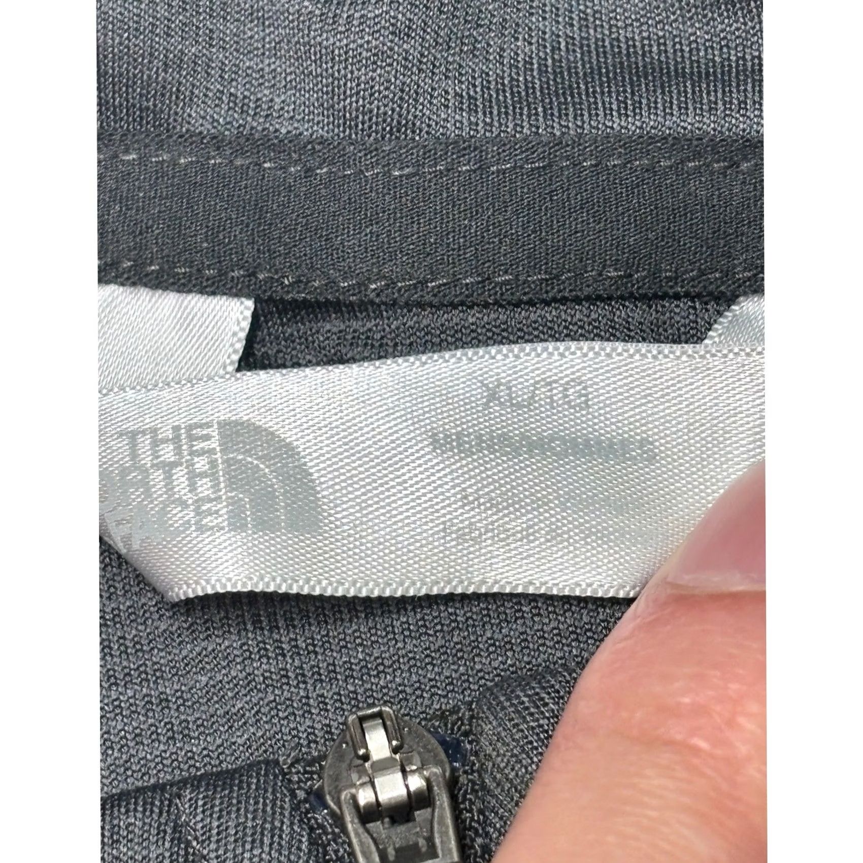 The North Face The North Face Mens VaporWick 1/4 Zip Pullover Gray XL Long Sleeve Size US XL / EU 56 / 4 - 3 Thumbnail