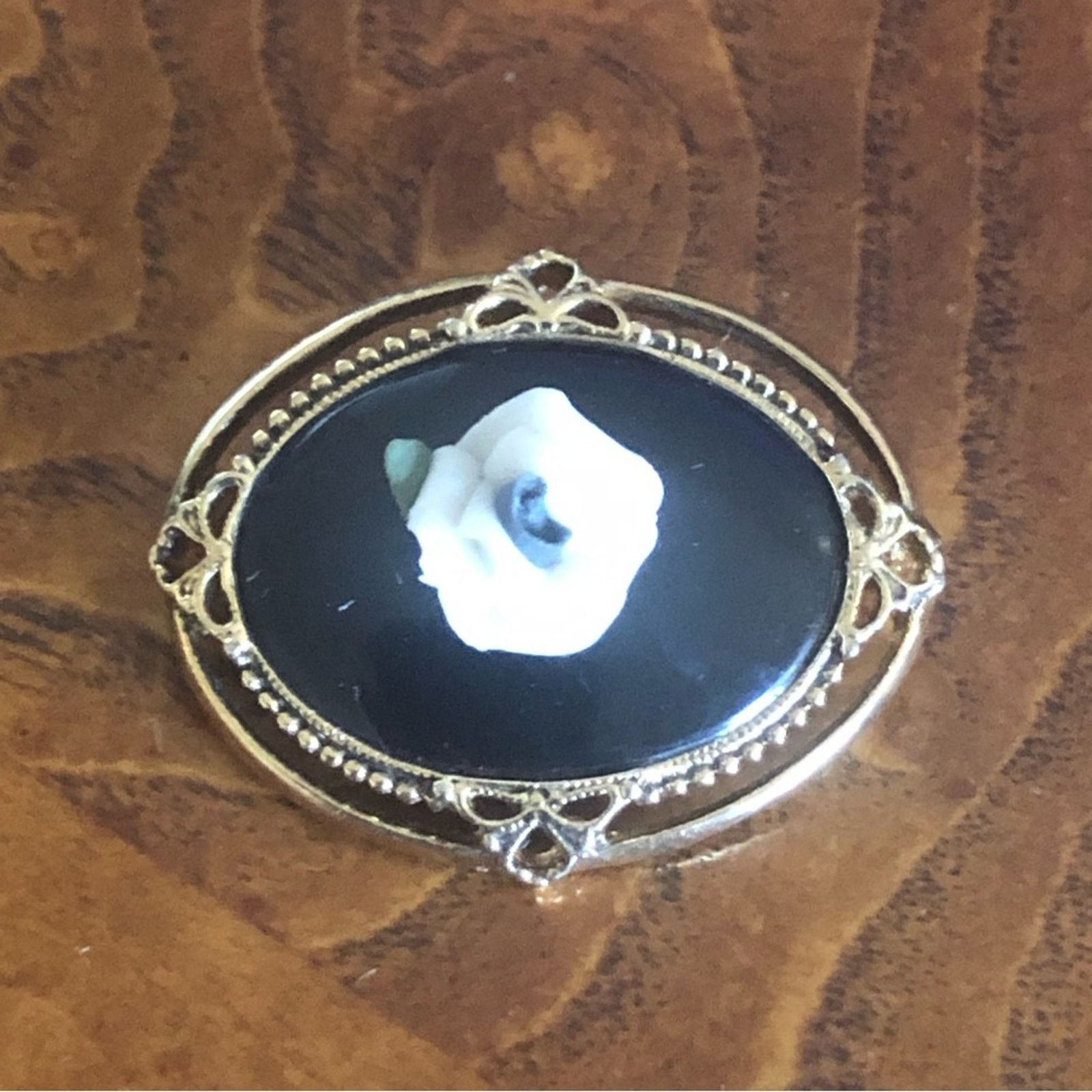 Vintage Vintage black agate porcelain rose brooch pin Size ONE SIZE - 4 Thumbnail